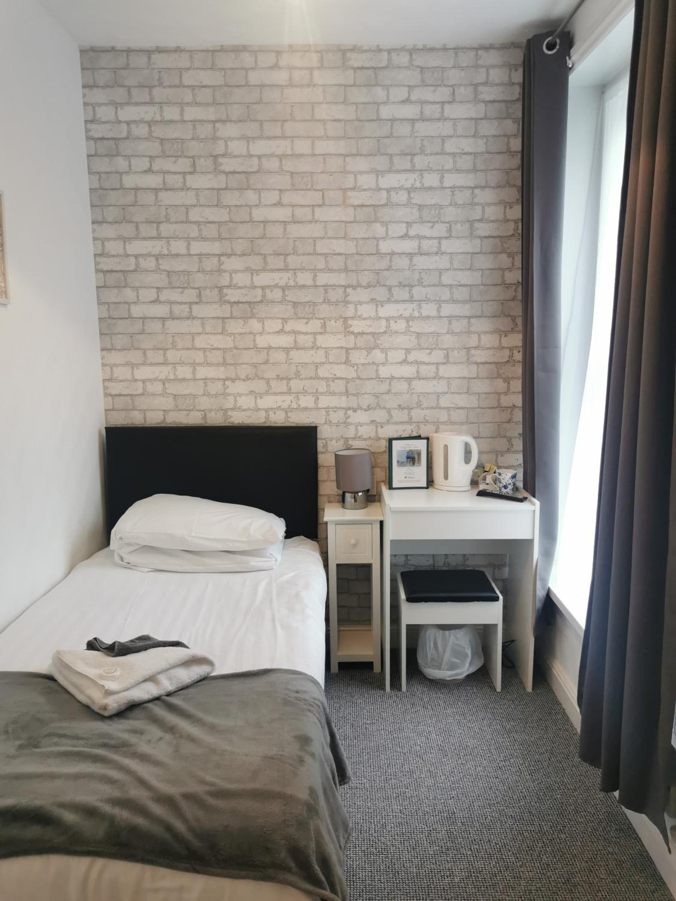 Single Room photo 2