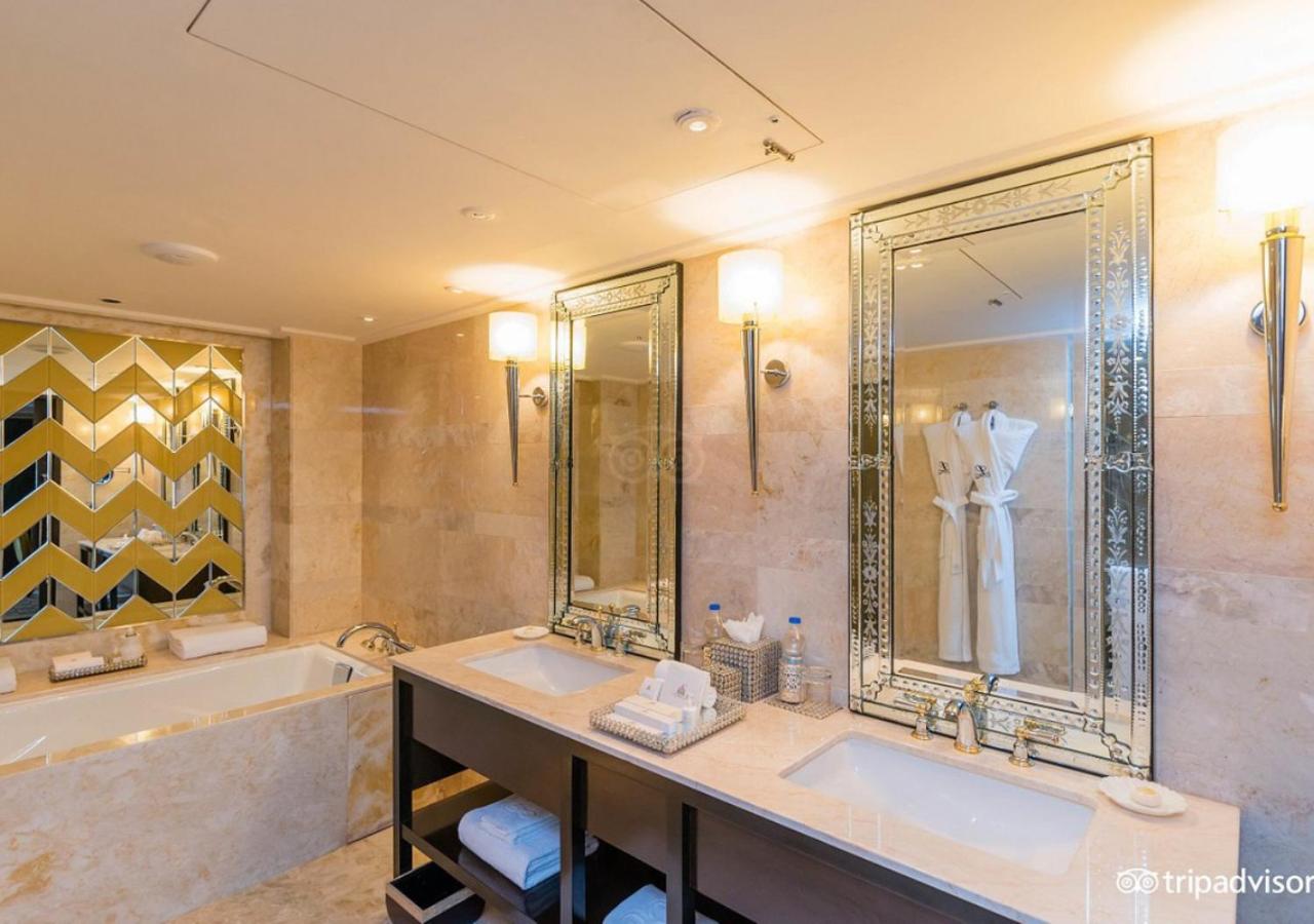 Luxury Suite Luxury Suite