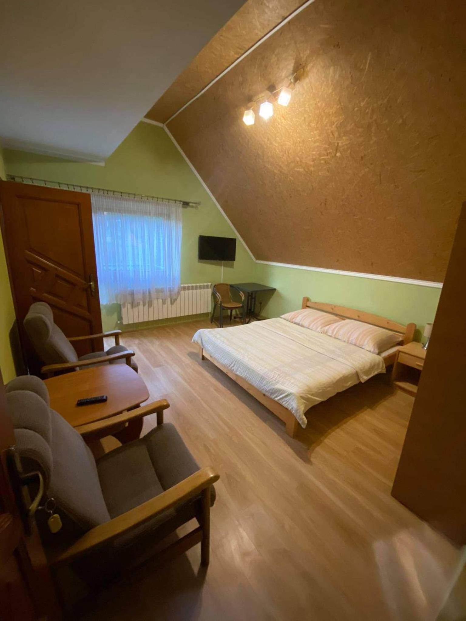 Double Room - Photo 3