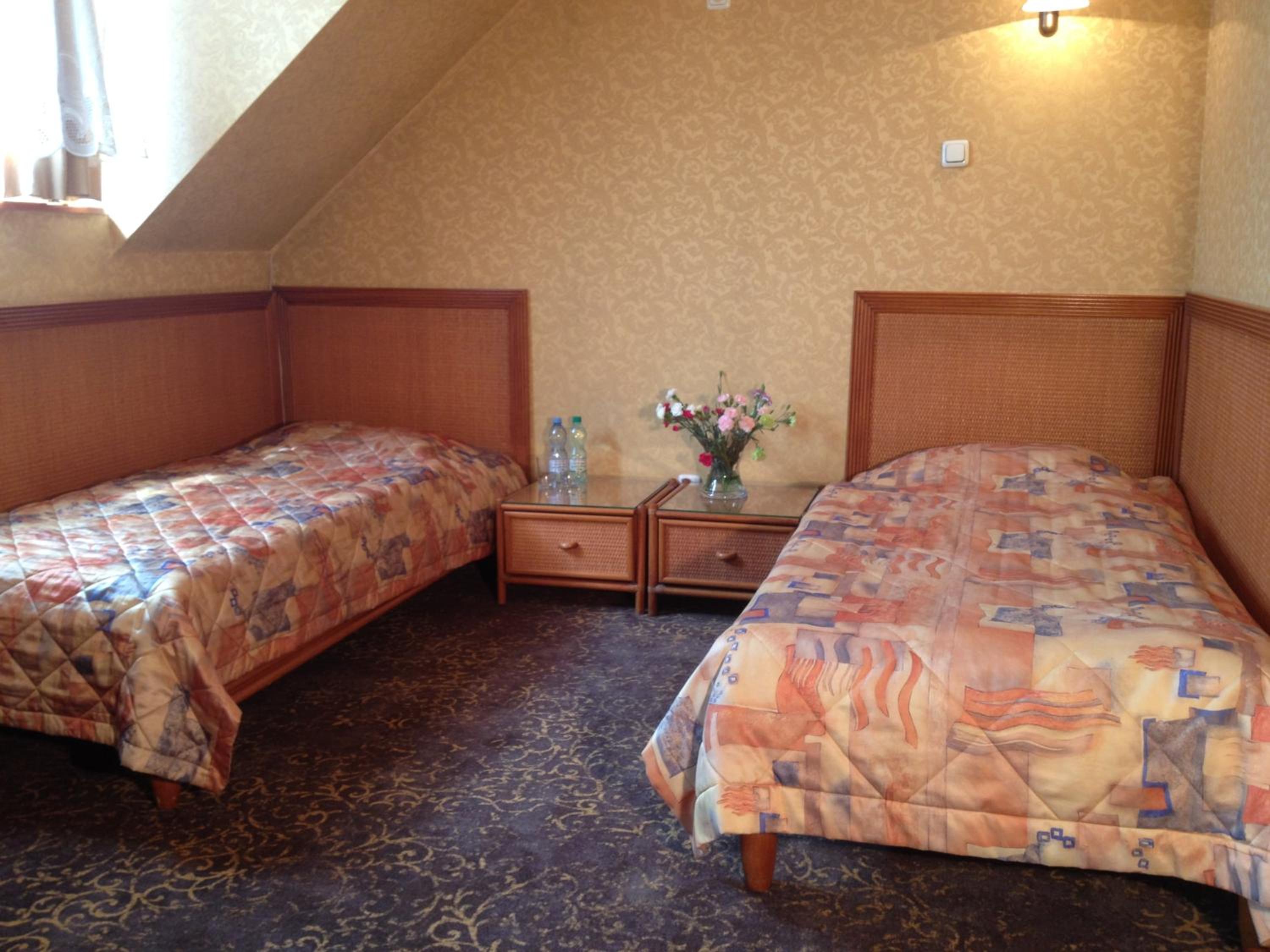 Twin Room with Bathroom - Photo 2