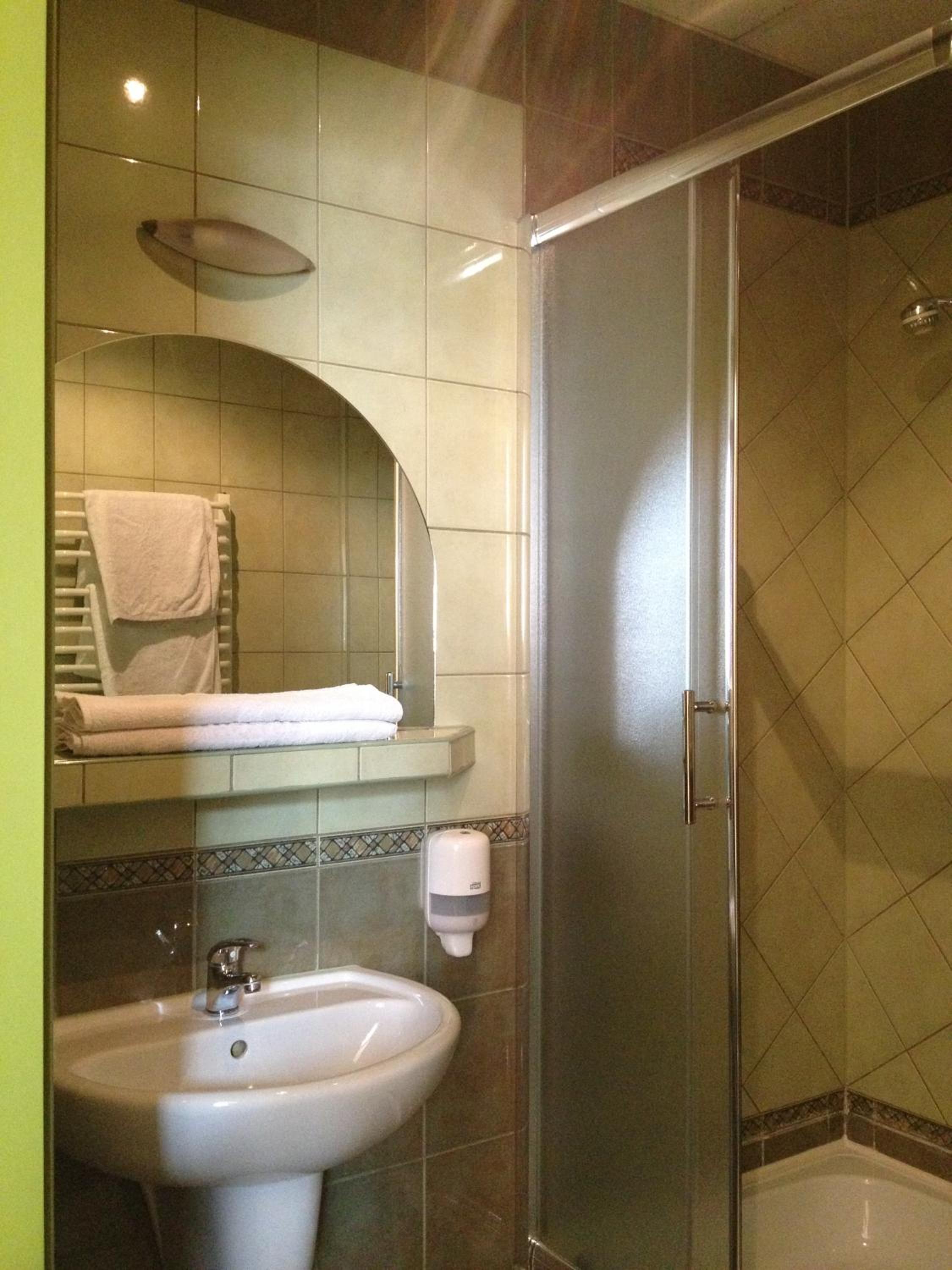 Standard Triple Room - Photo 4