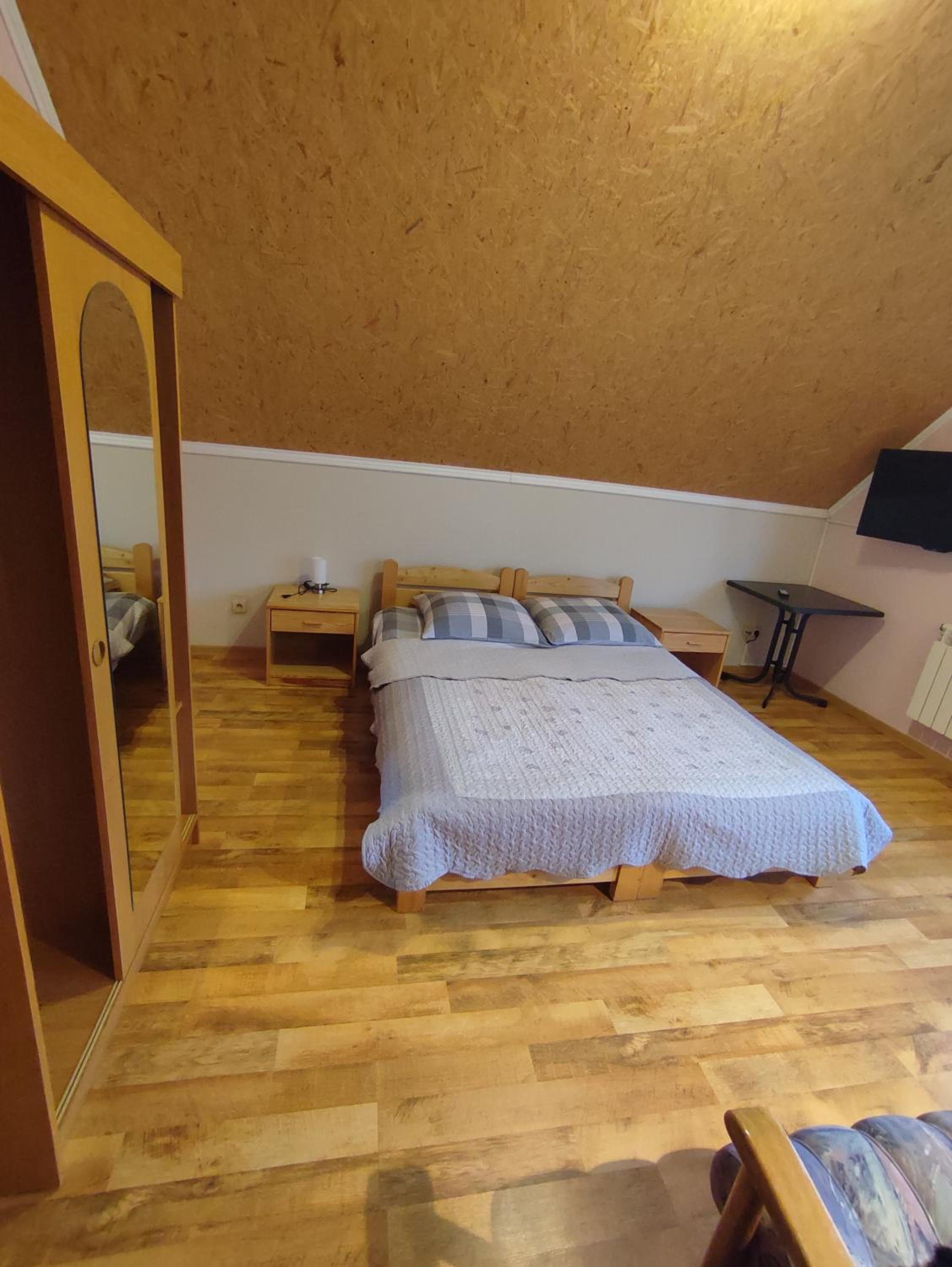 Double Room - Photo 5