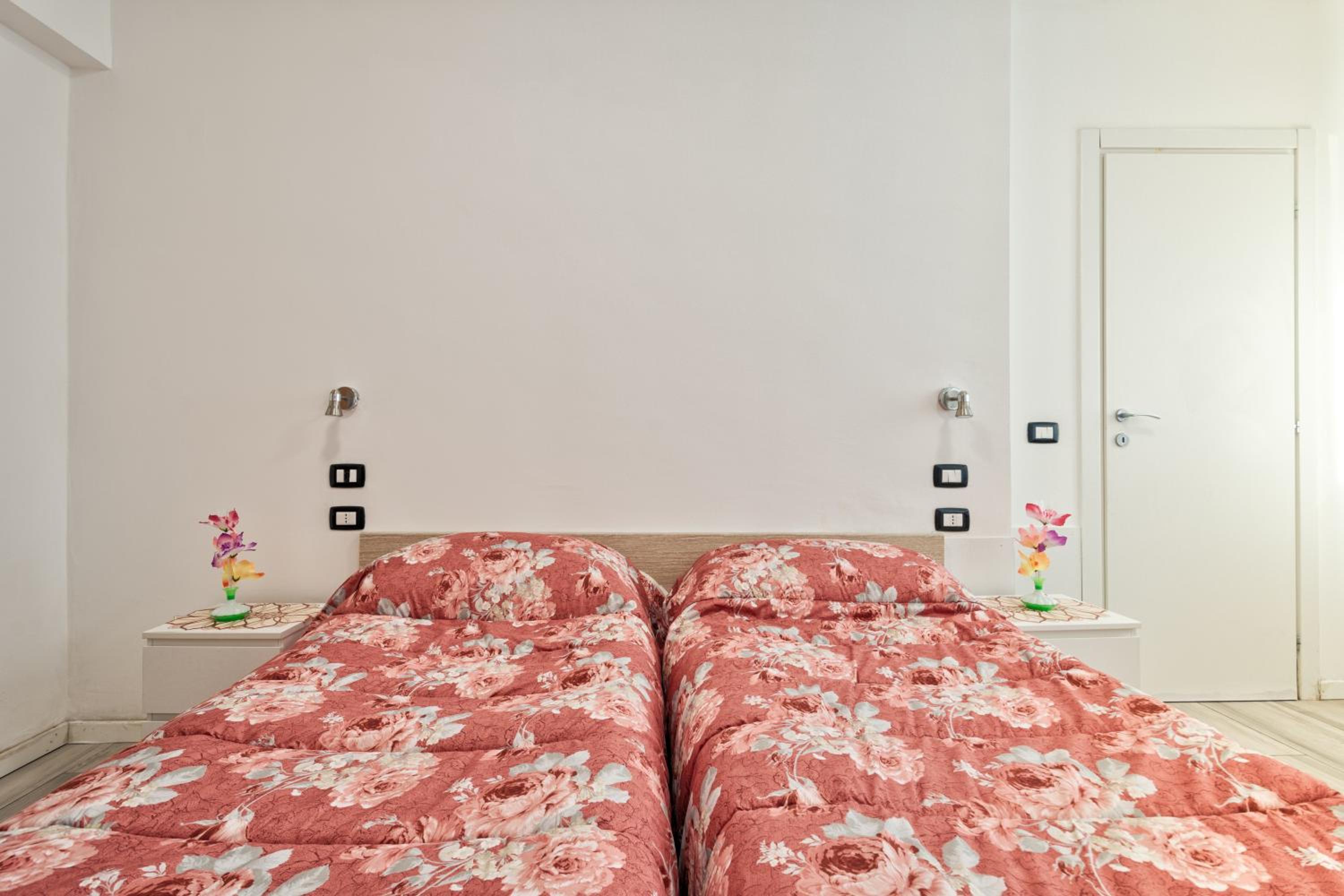 Twin Room With Private Bathroom photo 3
