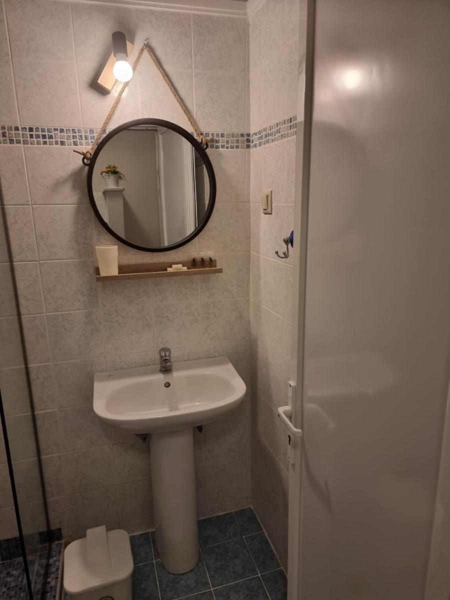 Studio with Sea View (2 Adults) - Photo 9