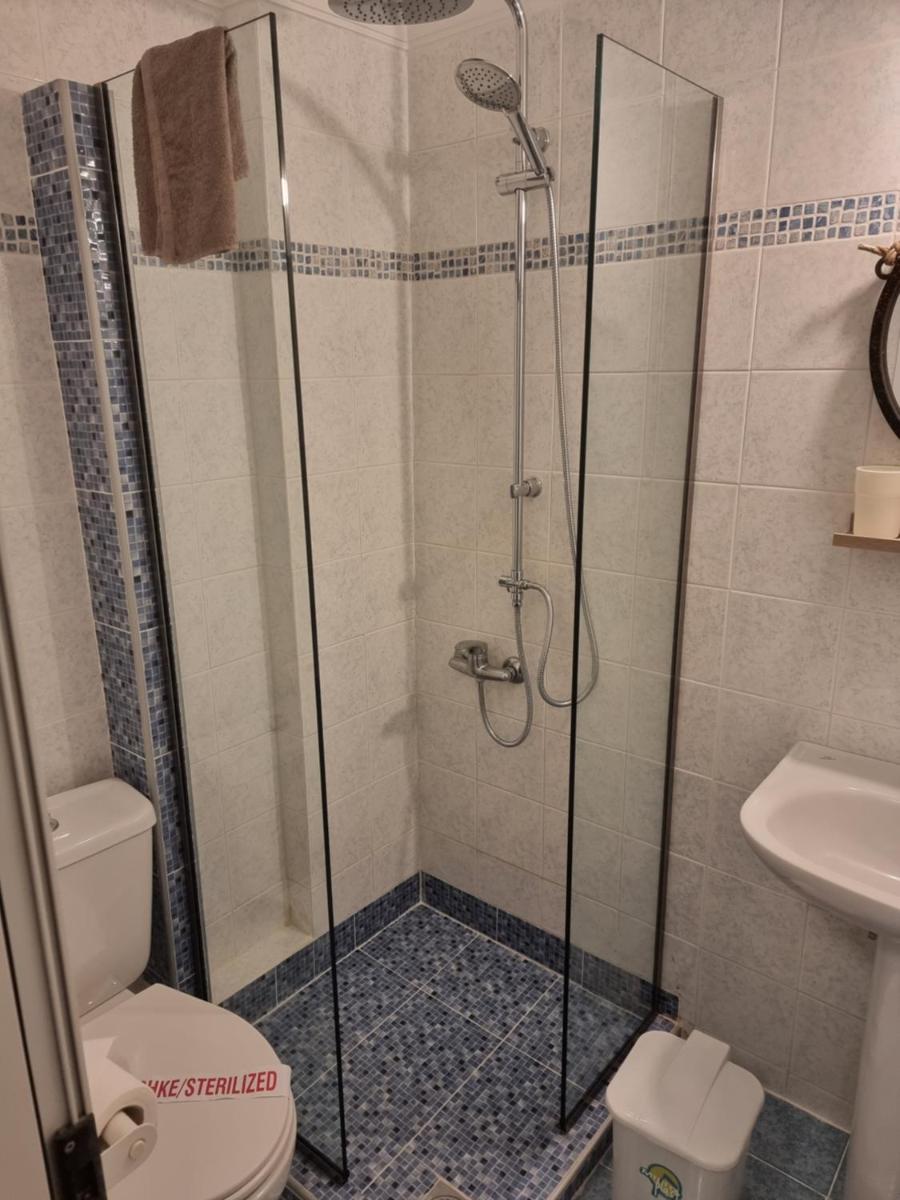 Studio with Sea View (2 Adults) - Photo 8