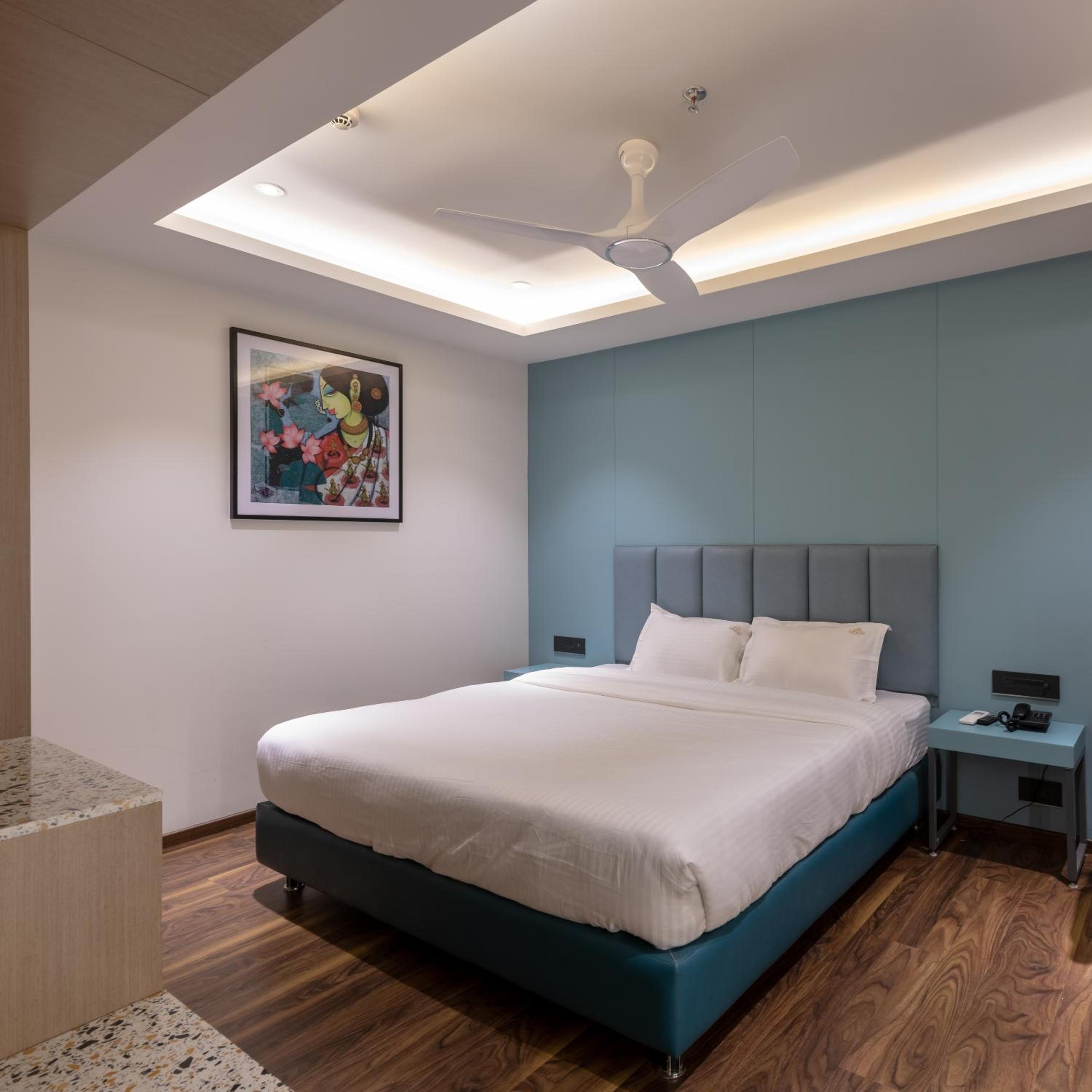 Suite - Photo 1