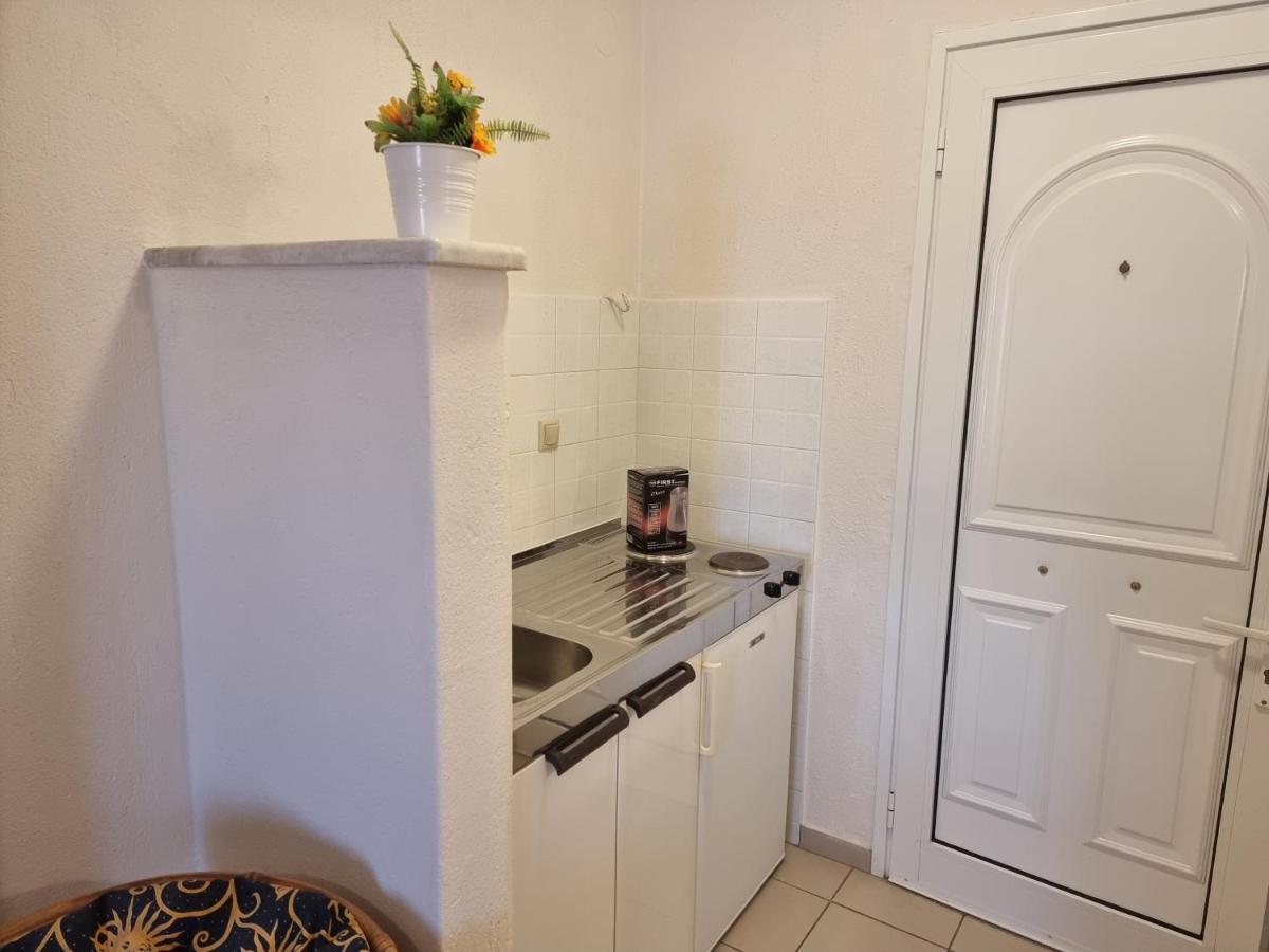 Studio with Garden View (3 Adults) - Photo 2