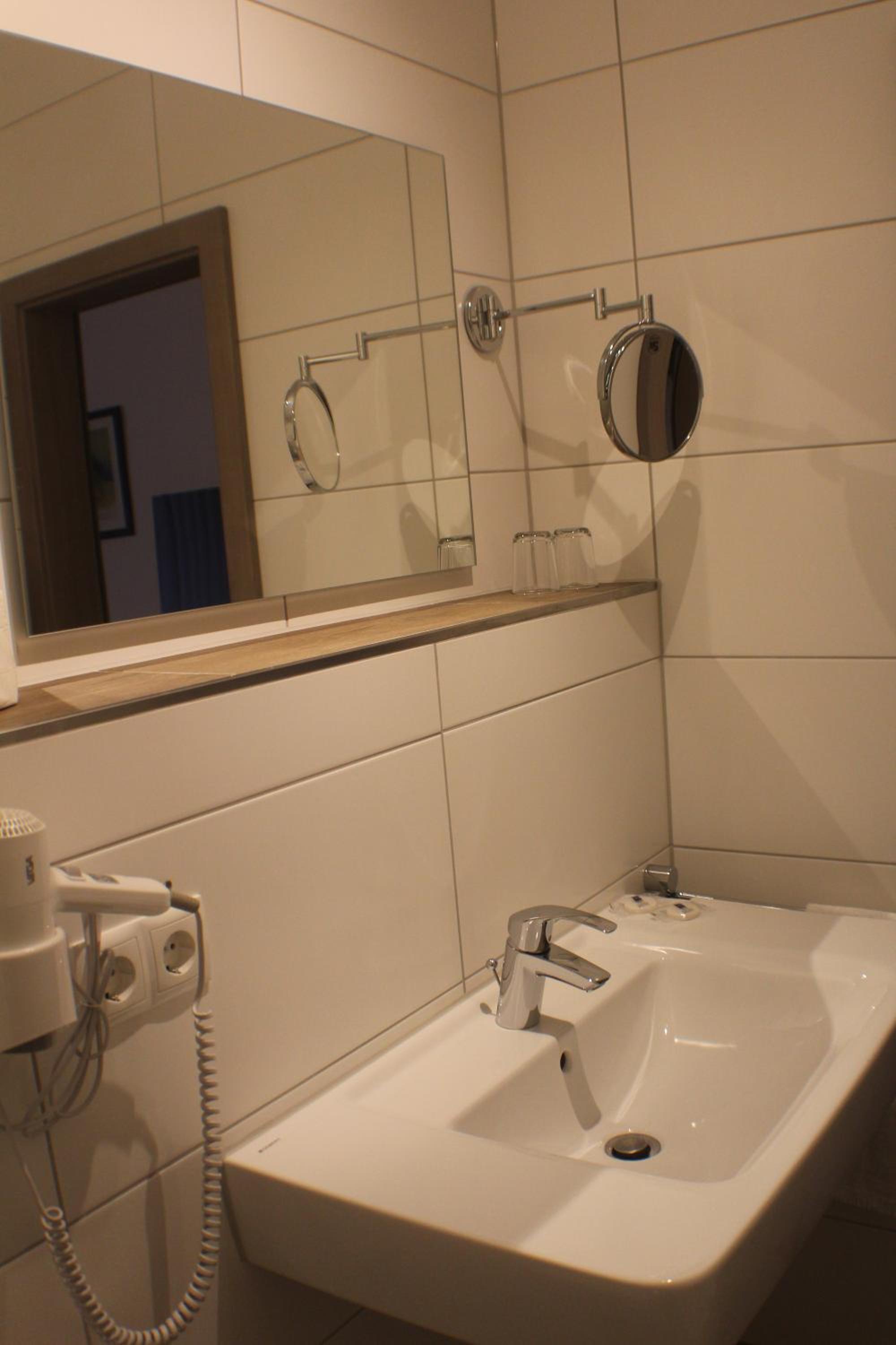 Economy Double Room - Photo 5