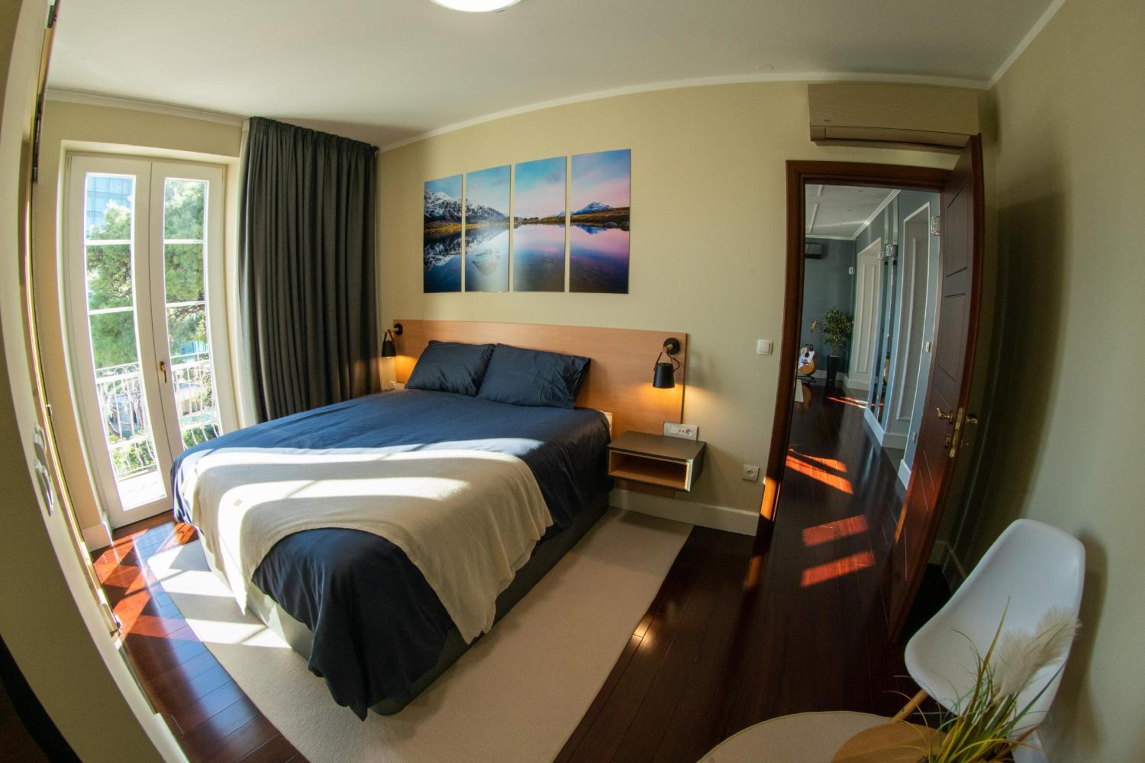 Deluxe Apartment