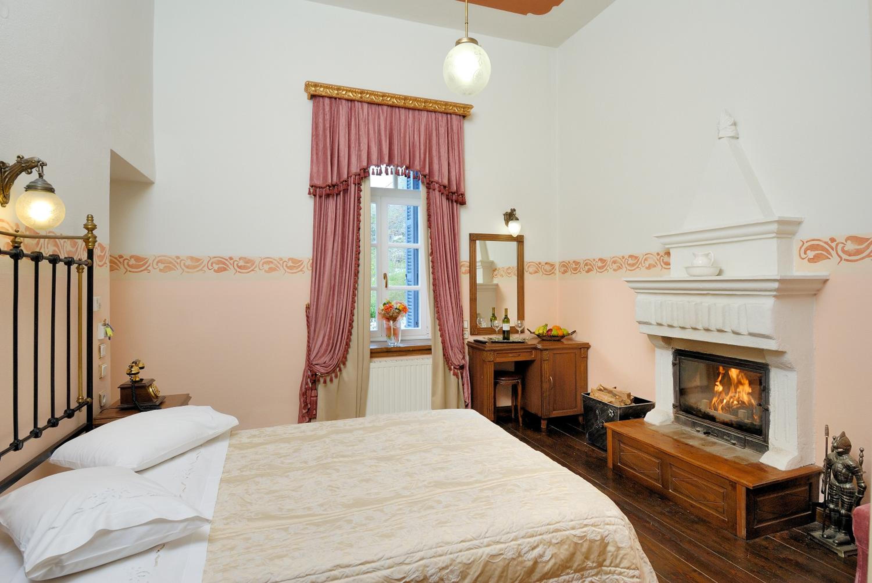 Standard Double Room with Fireplace - Photo 3
