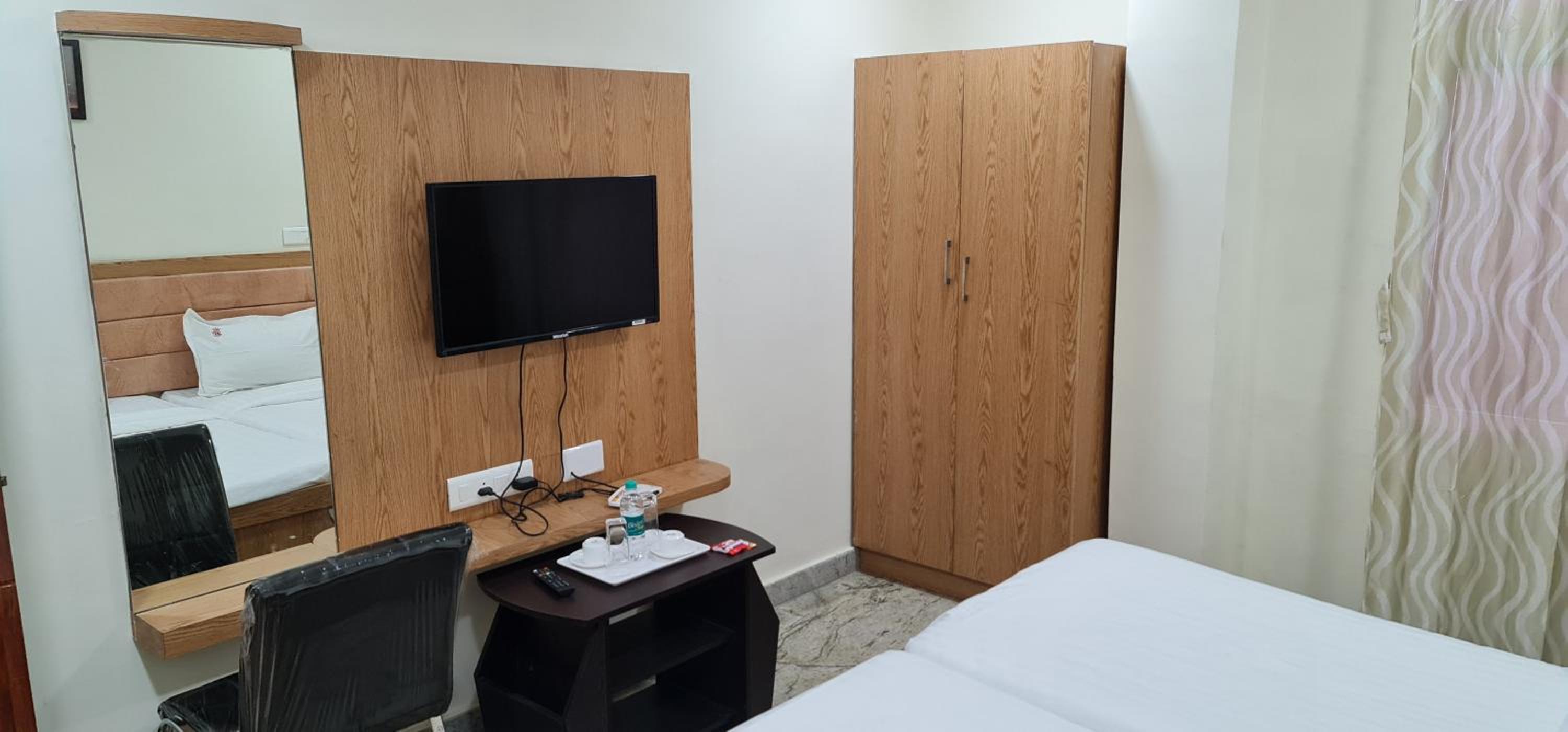 Deluxe Double Room - Photo 9