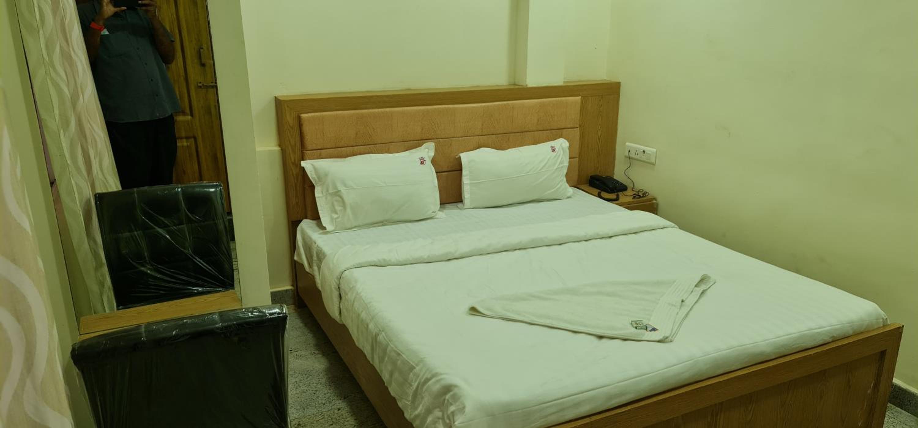 Deluxe Double Room - Photo 10