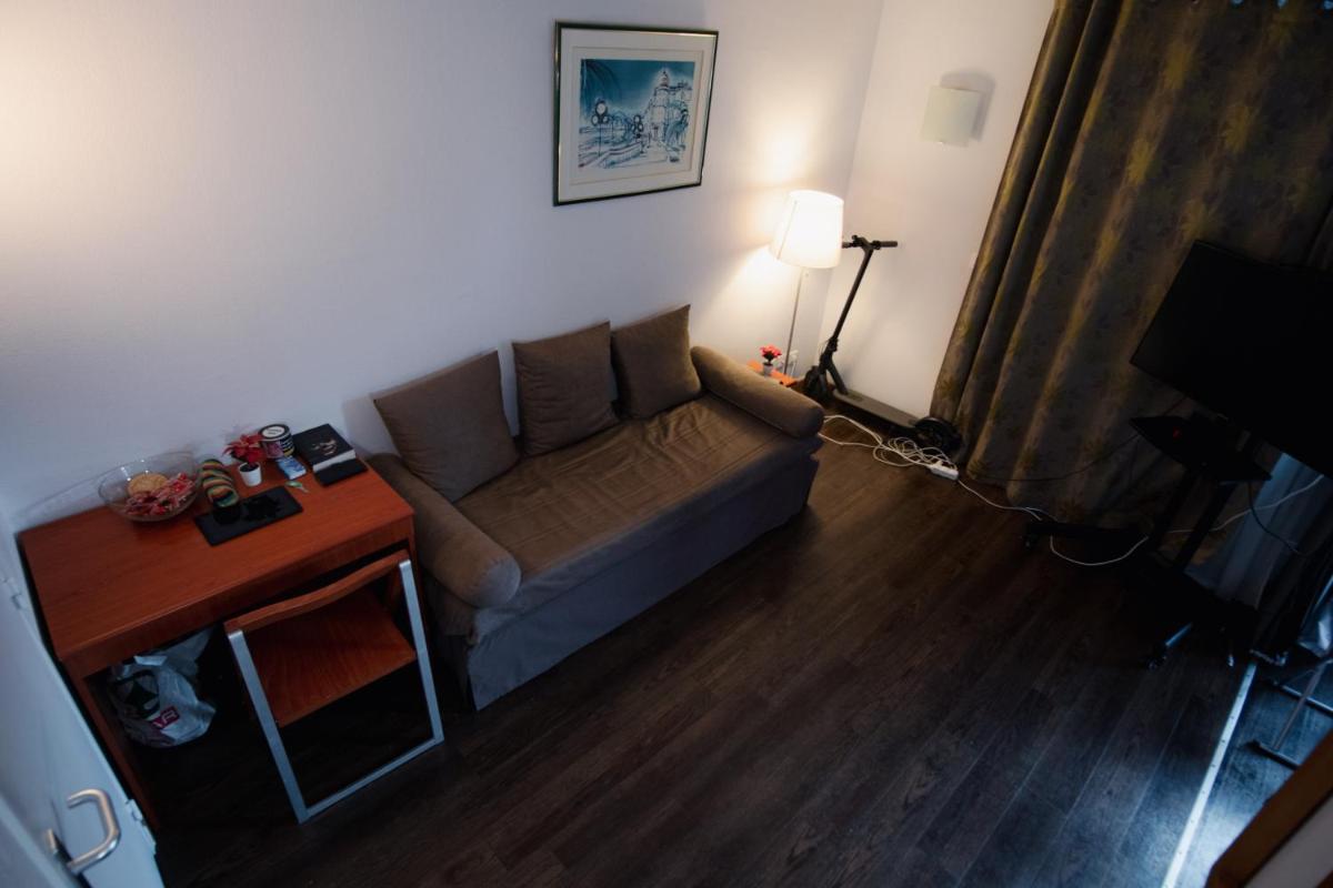 One-Bedroom Apartment photo 3