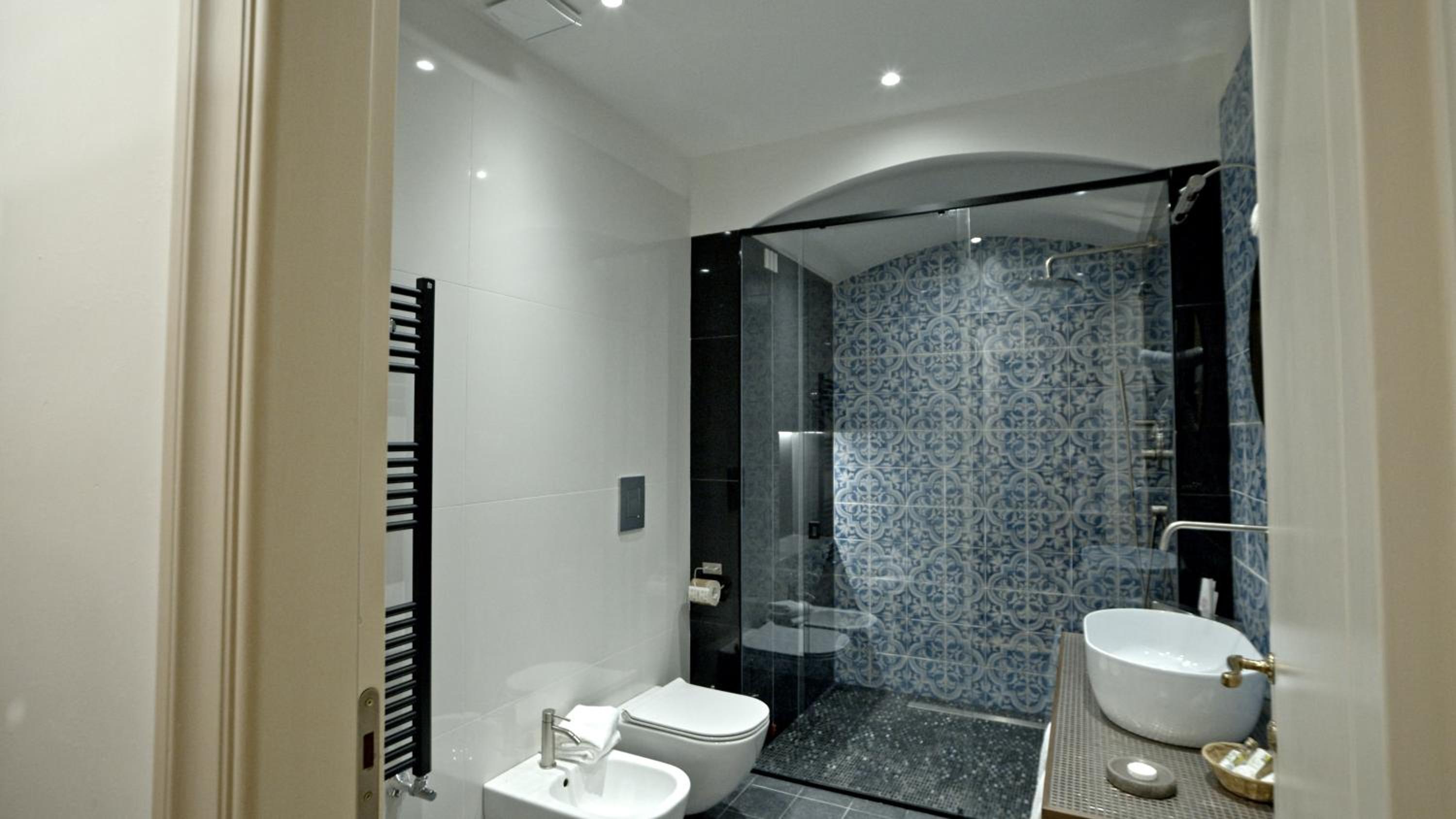 Superior Double or Twin Room - Photo 17