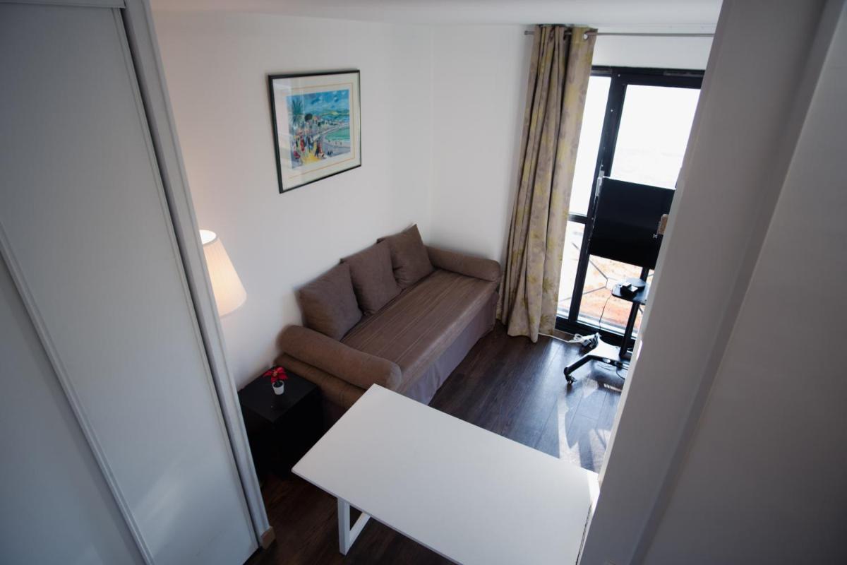 One-Bedroom Apartment photo 1