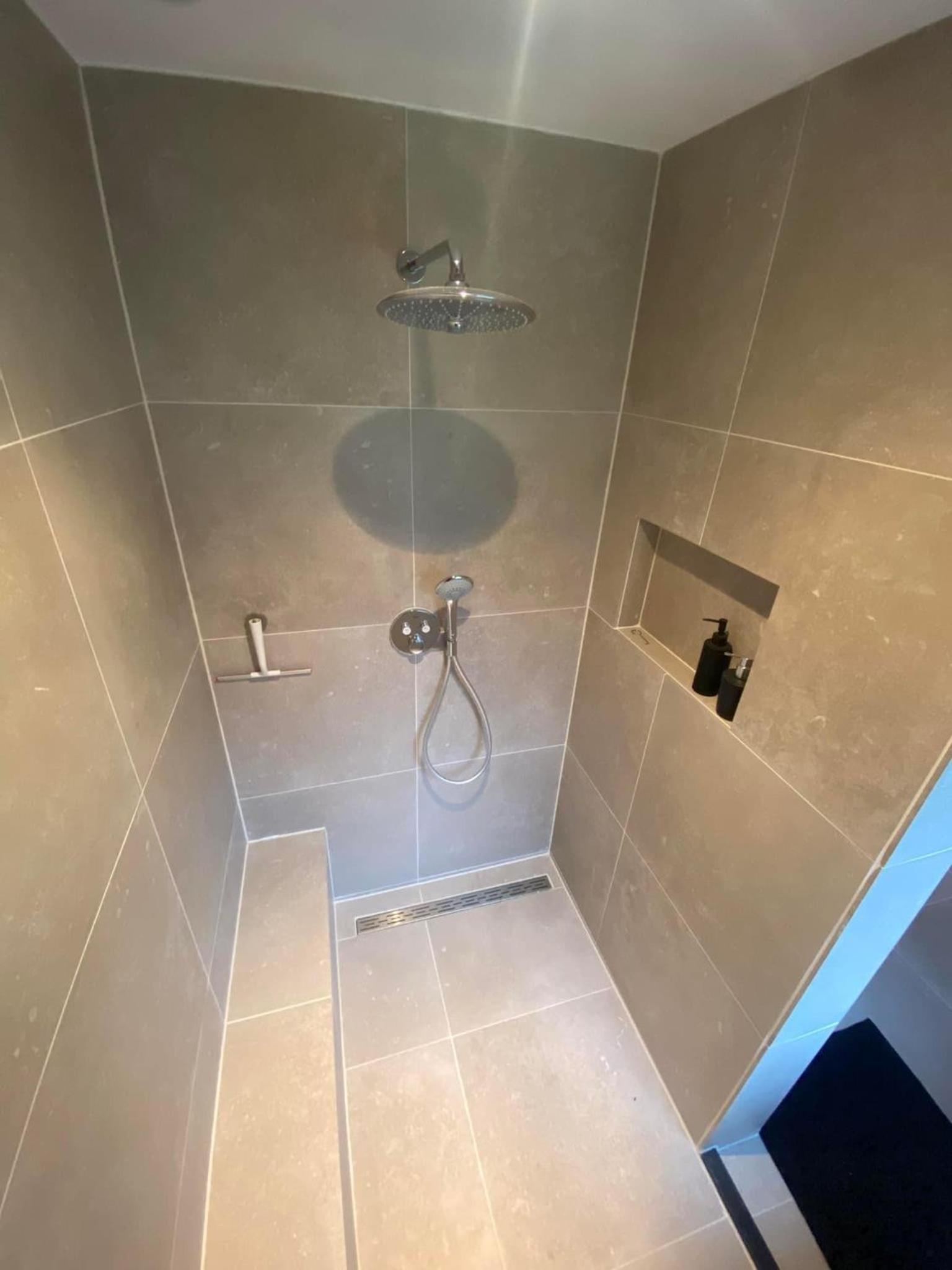Double Room with Private Bathroom - Photo 2