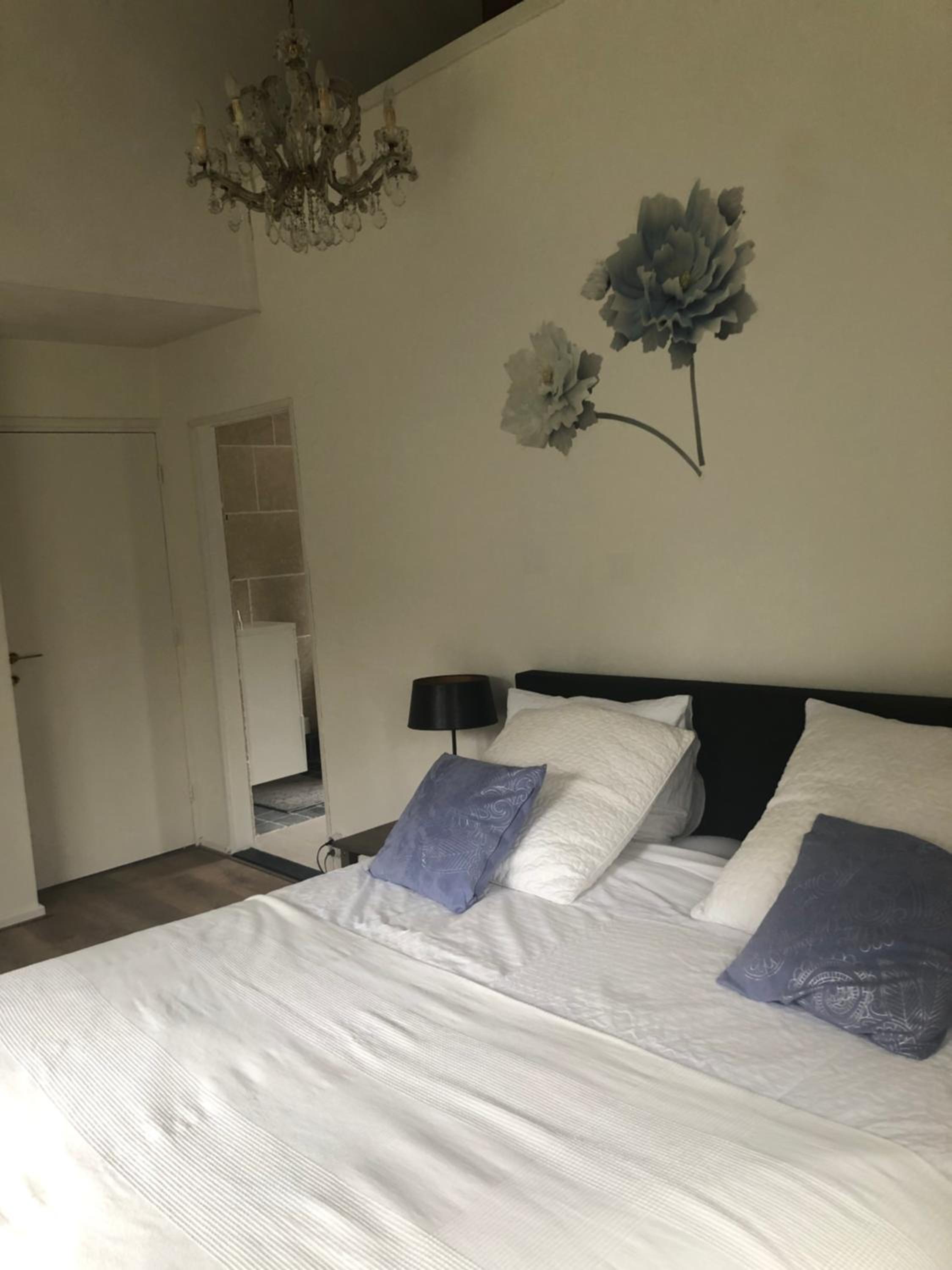 Double Room with Private Bathroom - Photo 11