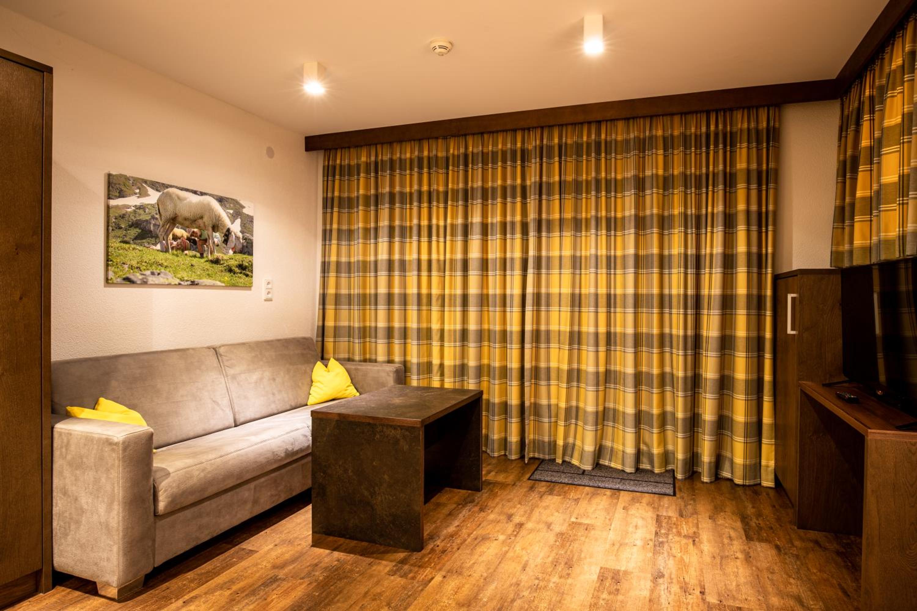 One-Bedroom Apartment with Balcony photo 3
