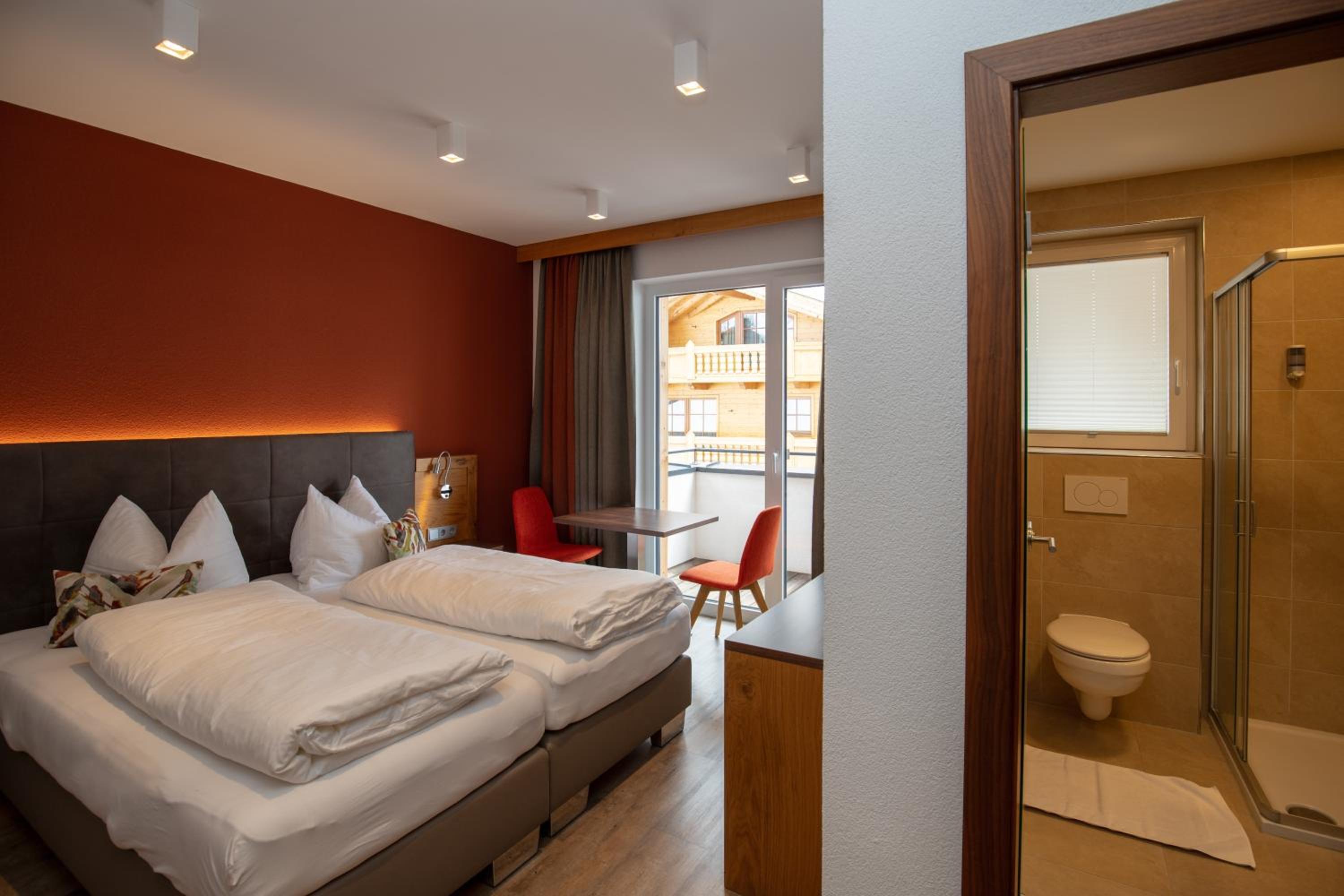 Three-Bedroom Apartment with Balcony photo 1