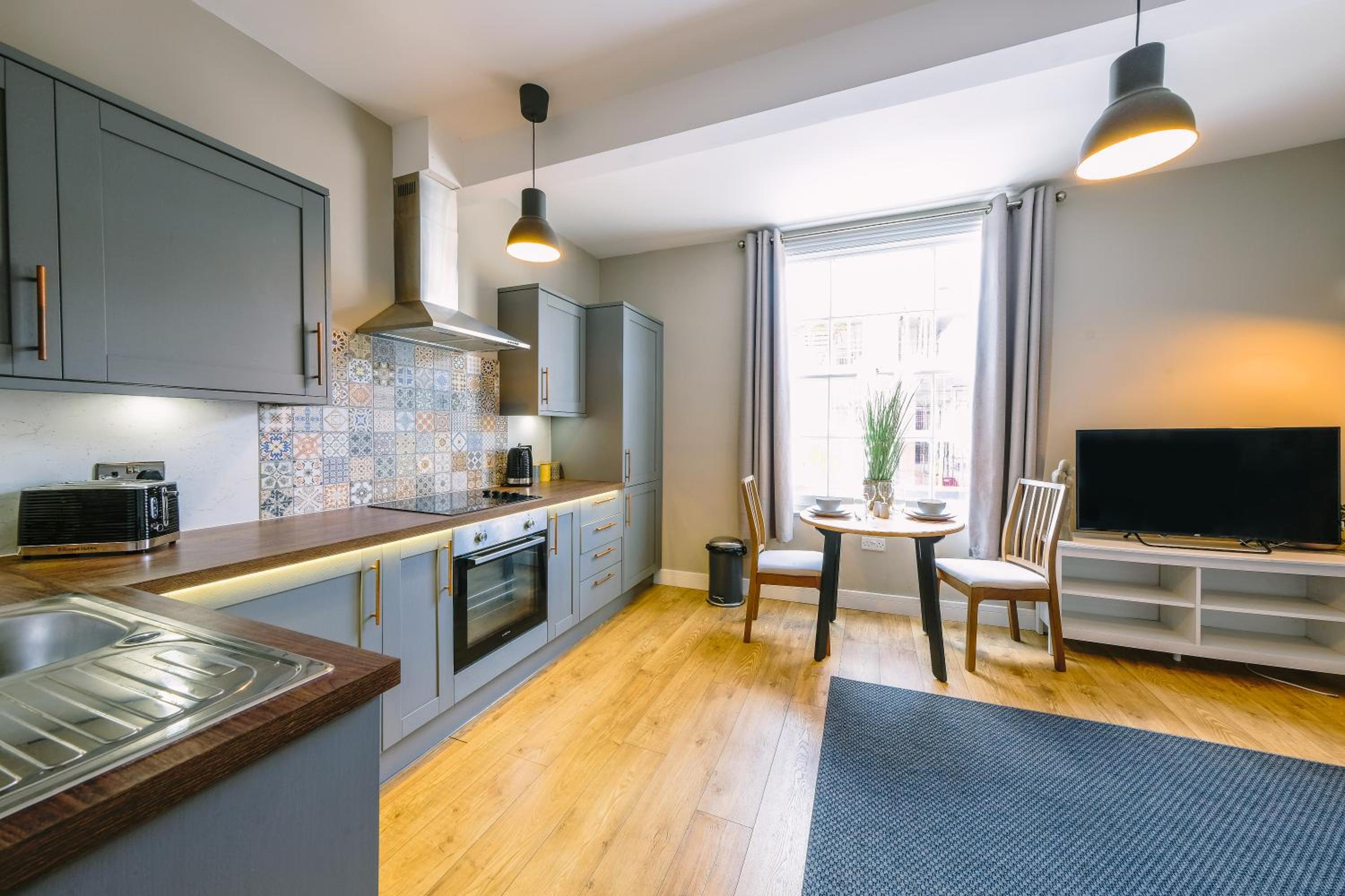One-Bedroom Apartment - Photo 3
