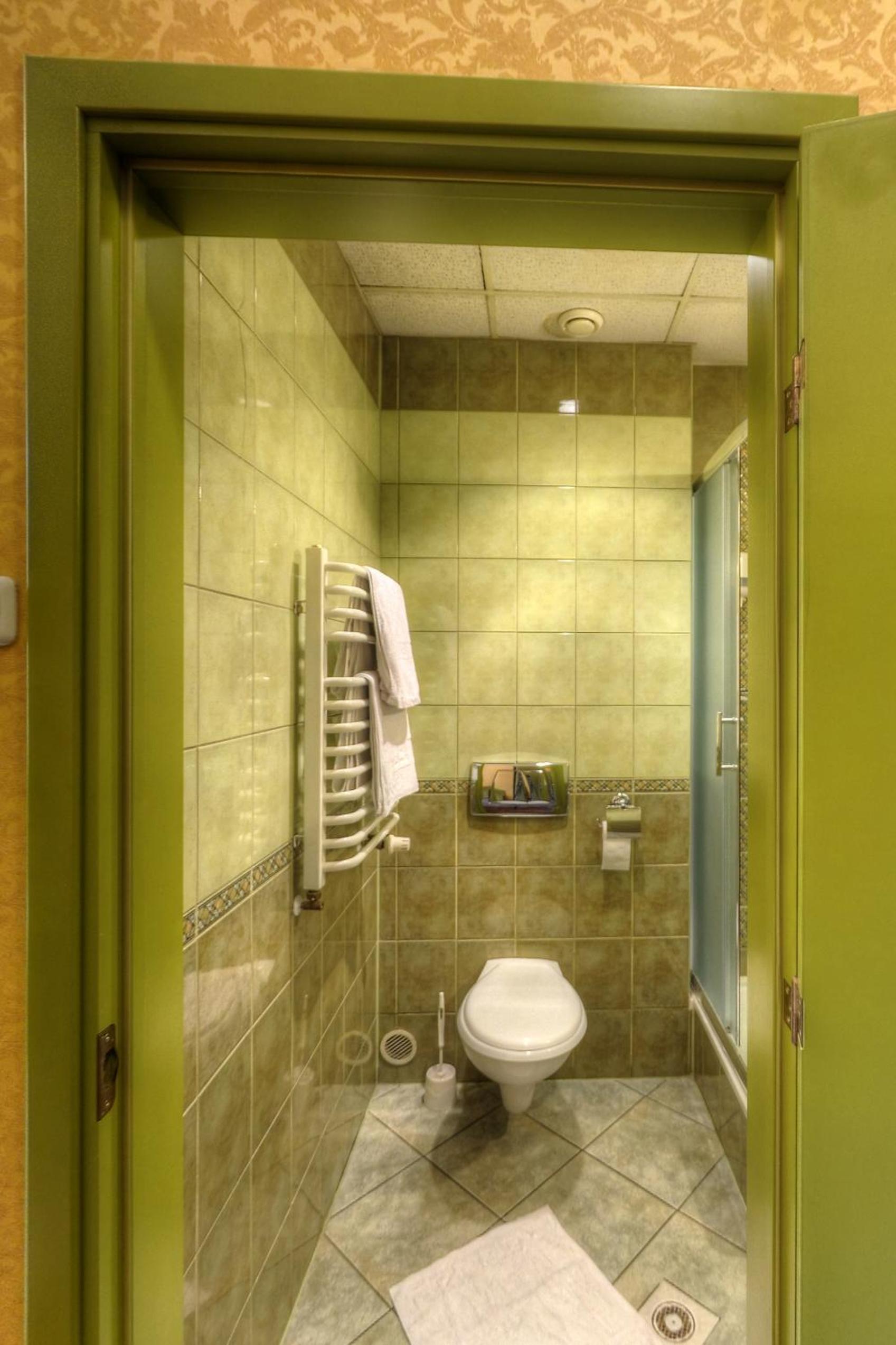 Twin Room with Bathroom - Photo 5