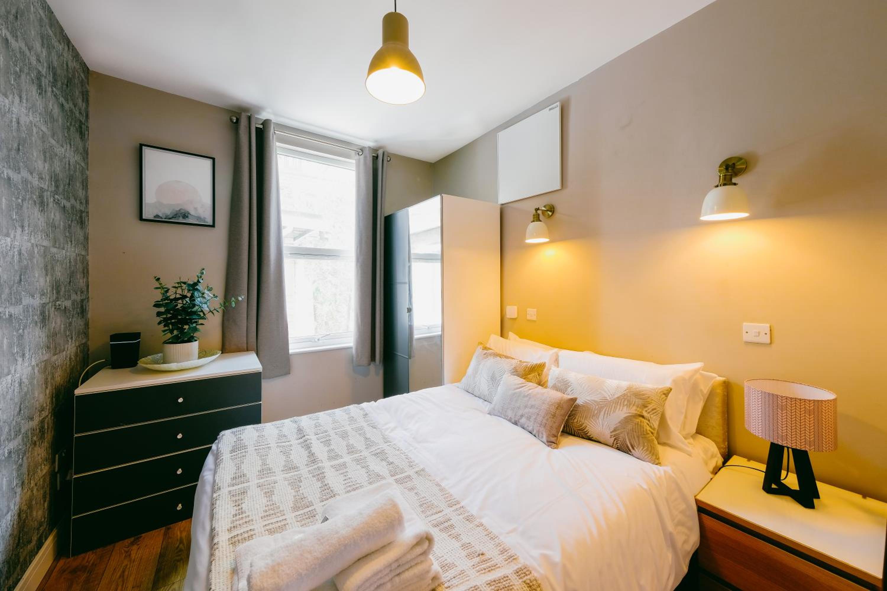 One-Bedroom Apartment - Photo 9