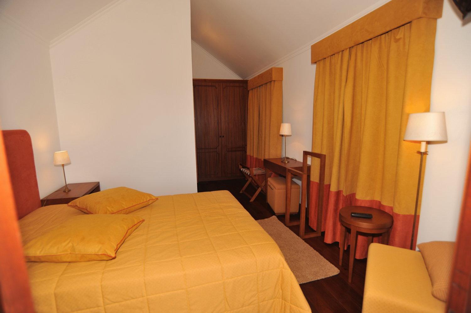 Double or Twin Room with Garden View - Photo 22