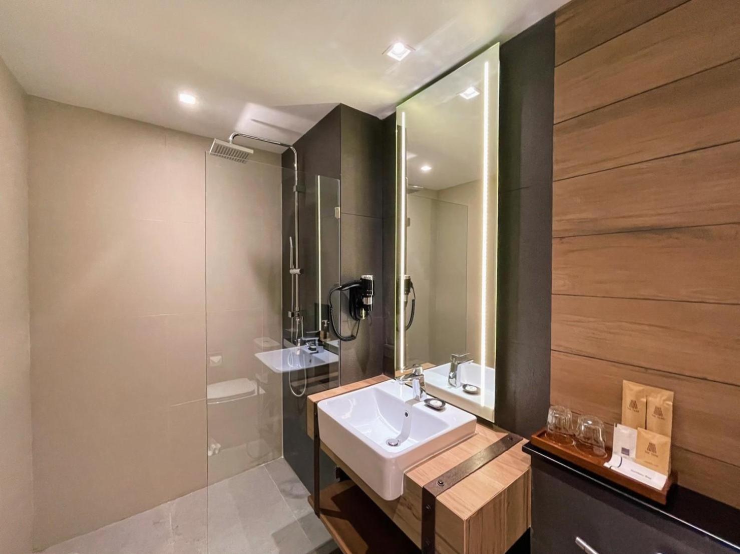 Deluxe Room - Photo 7