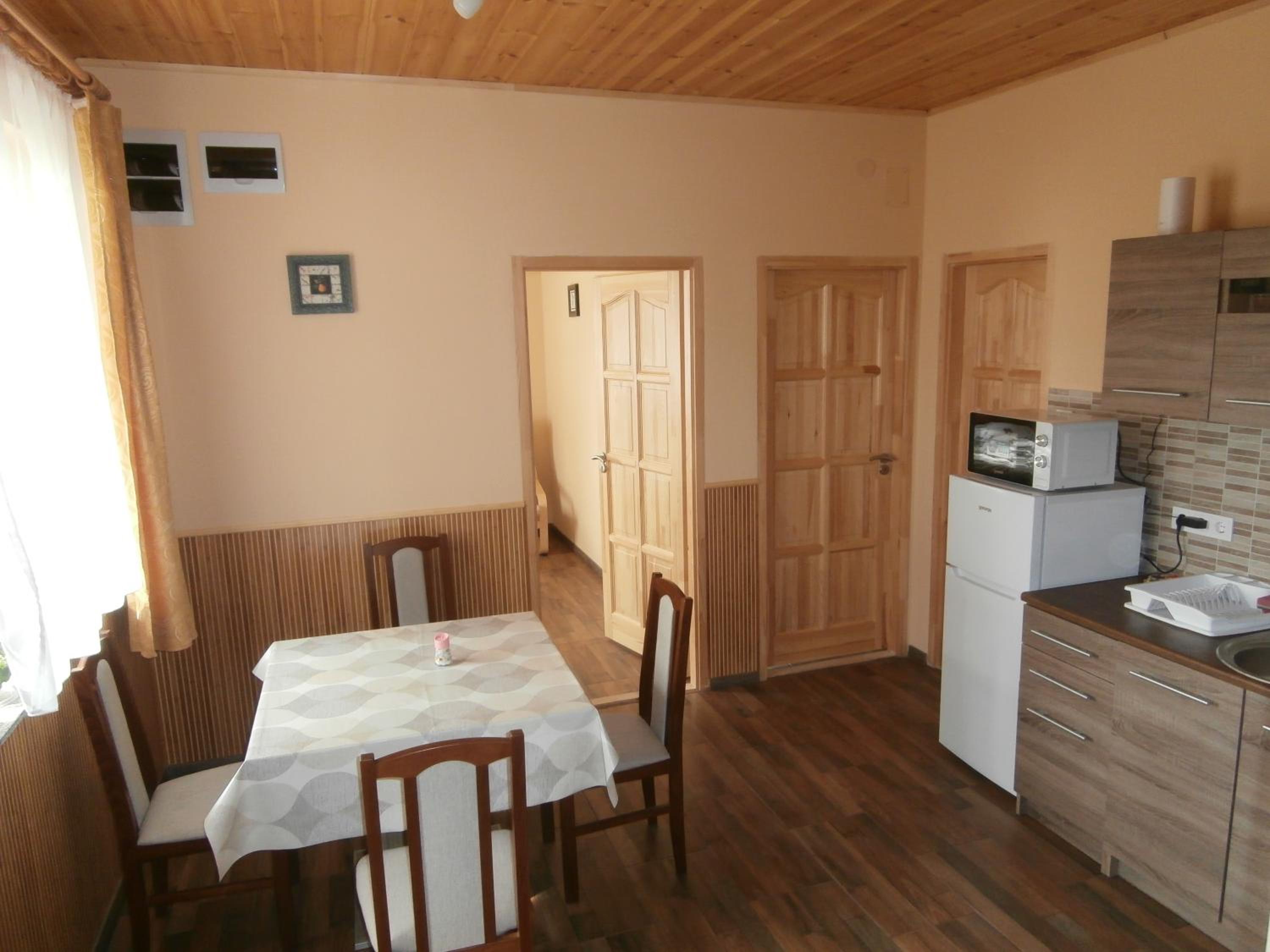 One-Bedroom Apartment - Photo 2