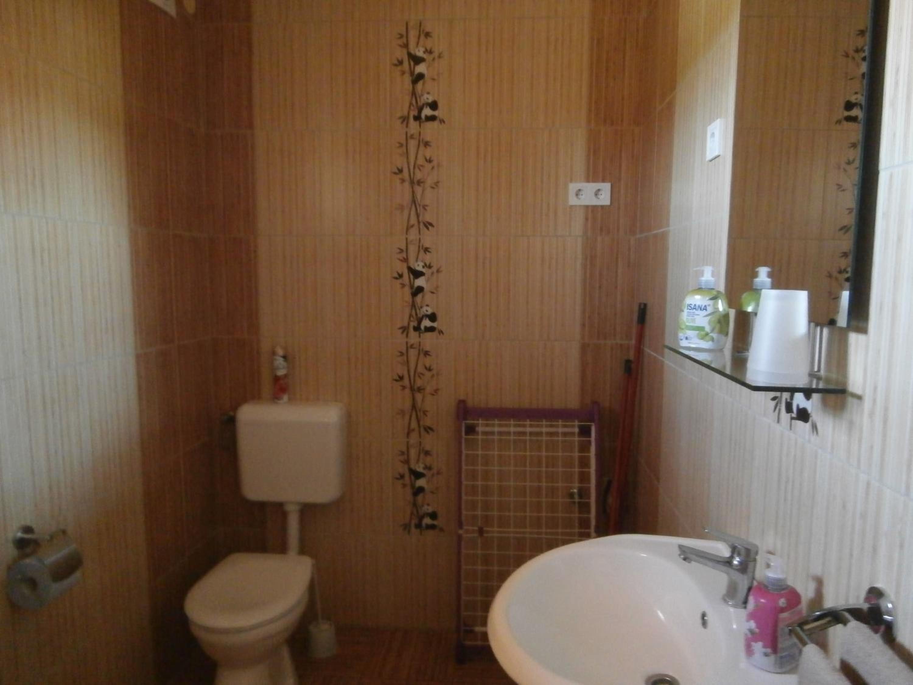 One-Bedroom Apartment - Photo 4