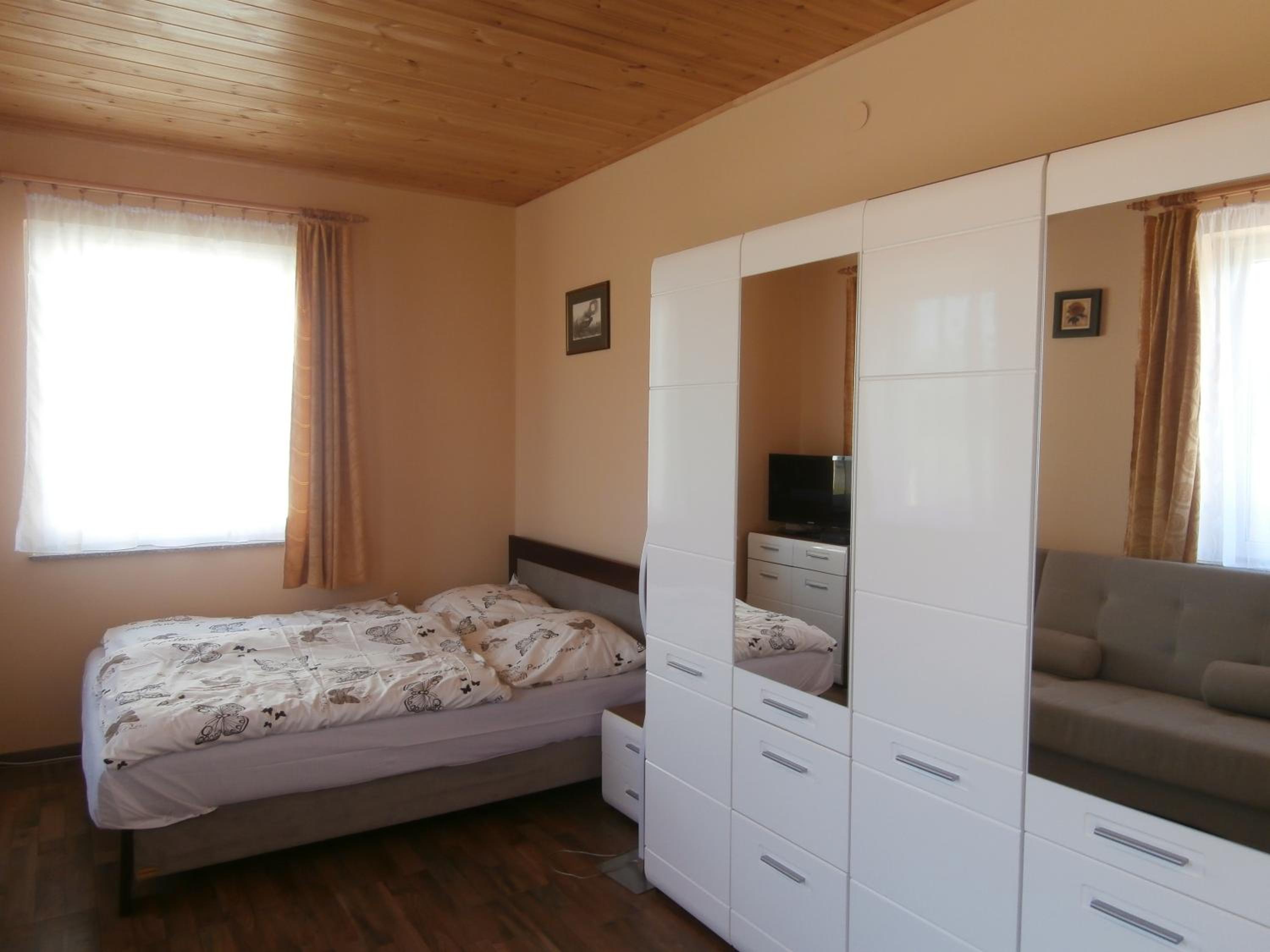 One-Bedroom Apartment - Photo 1