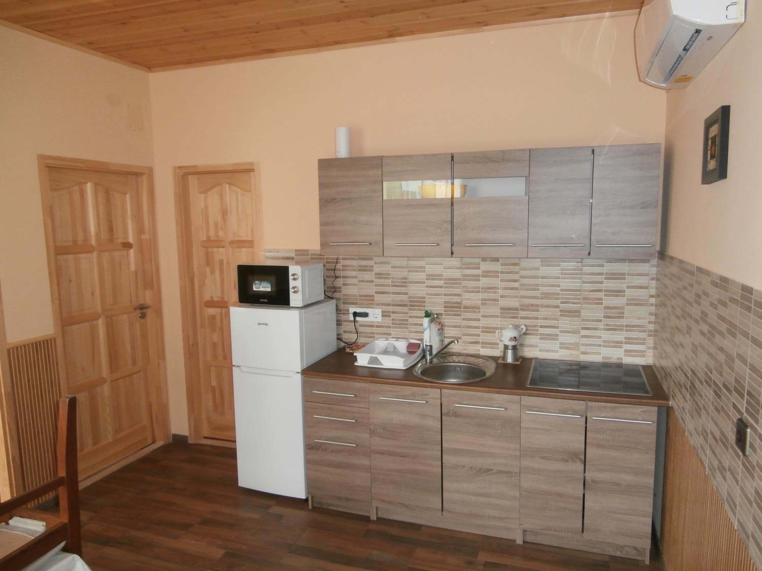 One-Bedroom Apartment - Photo 3