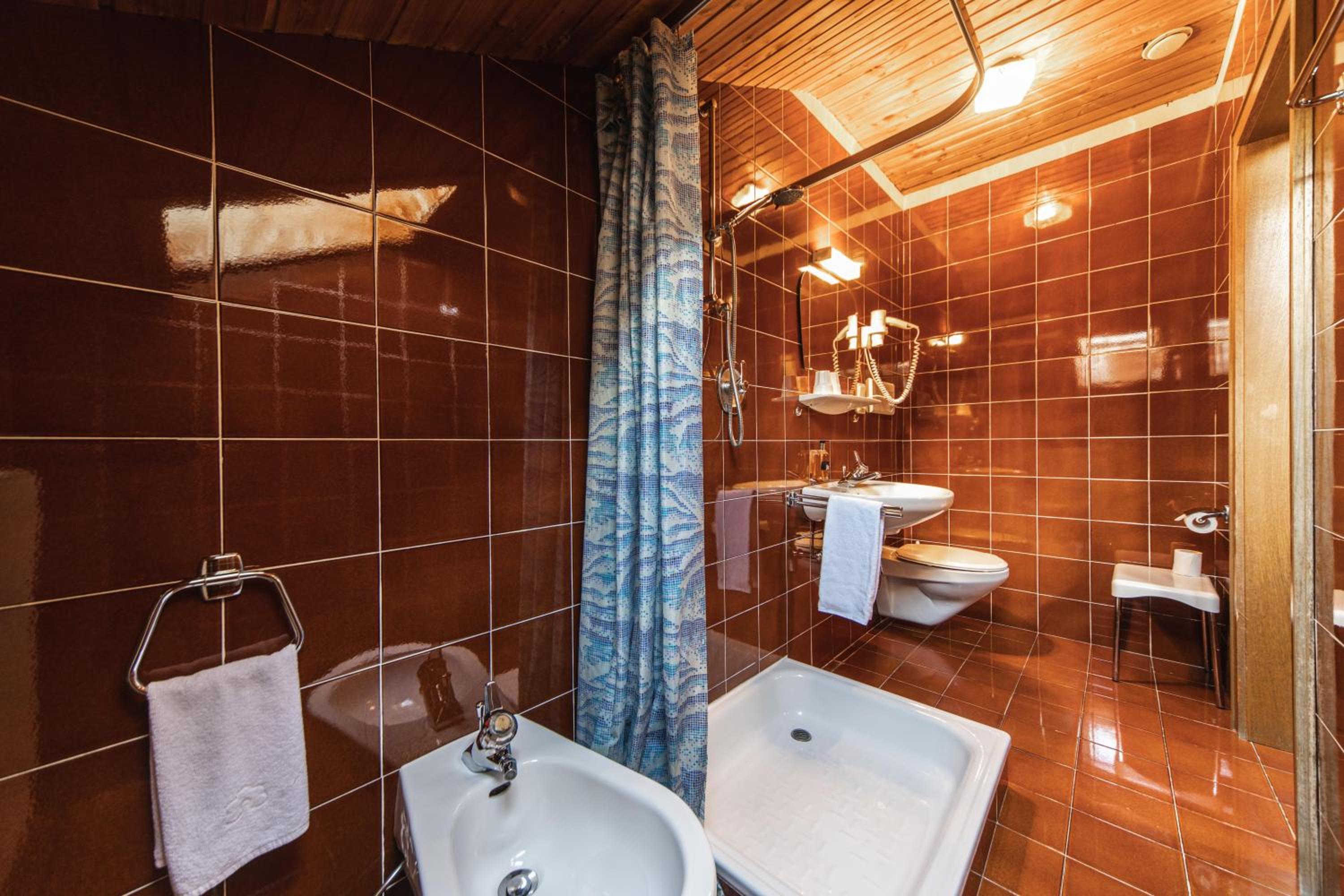 Standard Double or Twin Room - Photo 7
