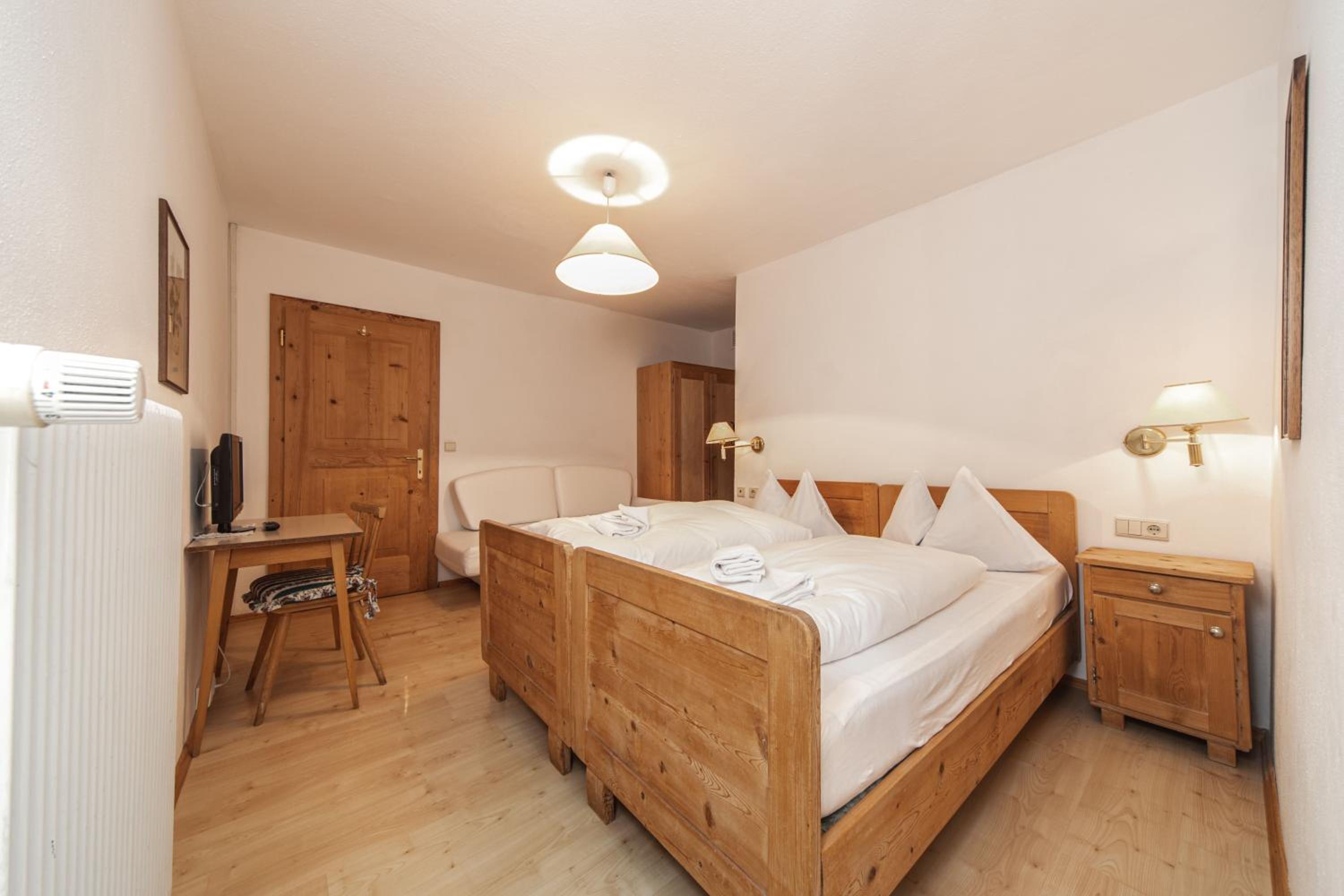 Standard Double or Twin Room - Photo 5