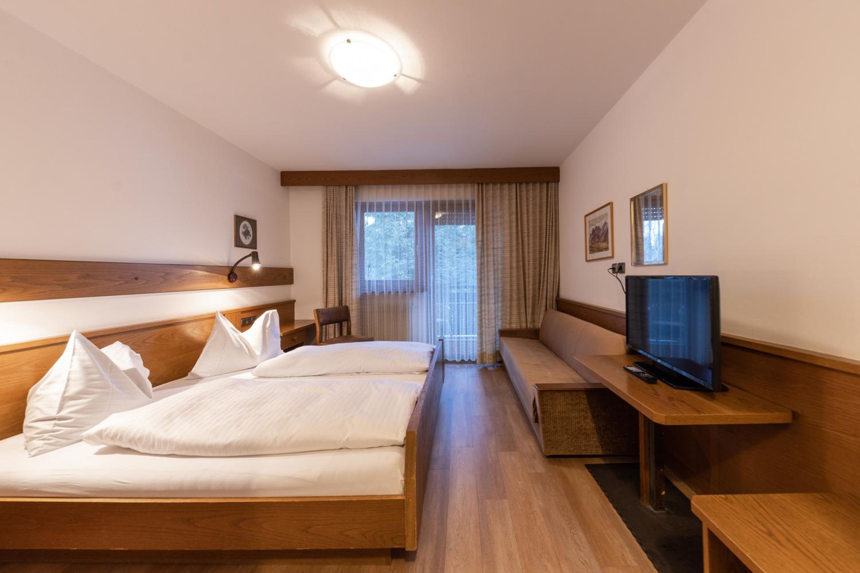 Double Room with Balcony - Photo 5