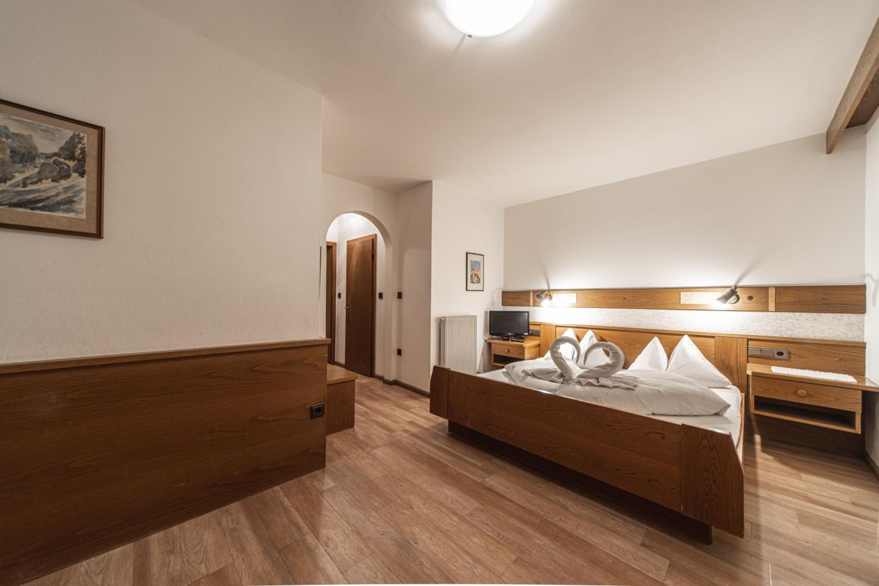Double Room with Balcony - Photo 6