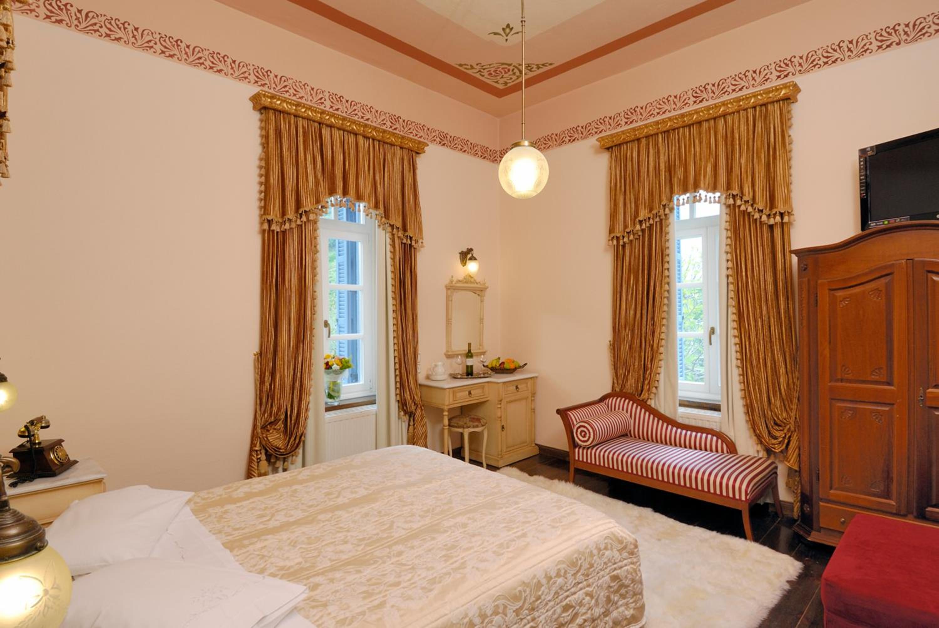 Standard Double or Twin Room - Photo 13