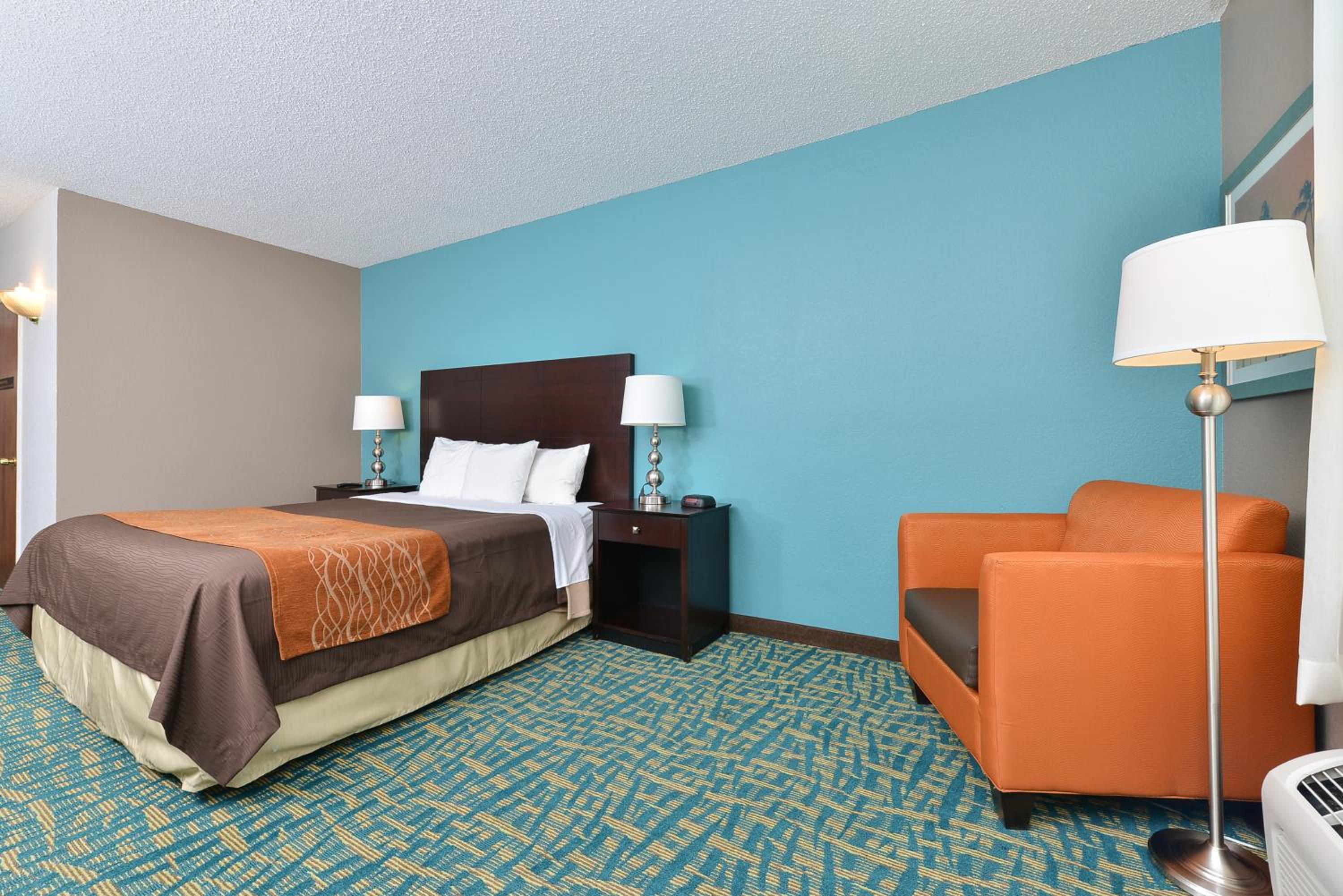 King Room - Non-Smoking - Photo 2