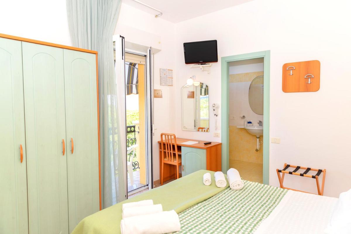 Double Room with Balcony photo 2