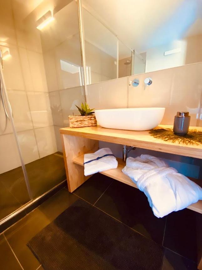 Deluxe Double Room (2 Adults + 1 Child) photo 3
