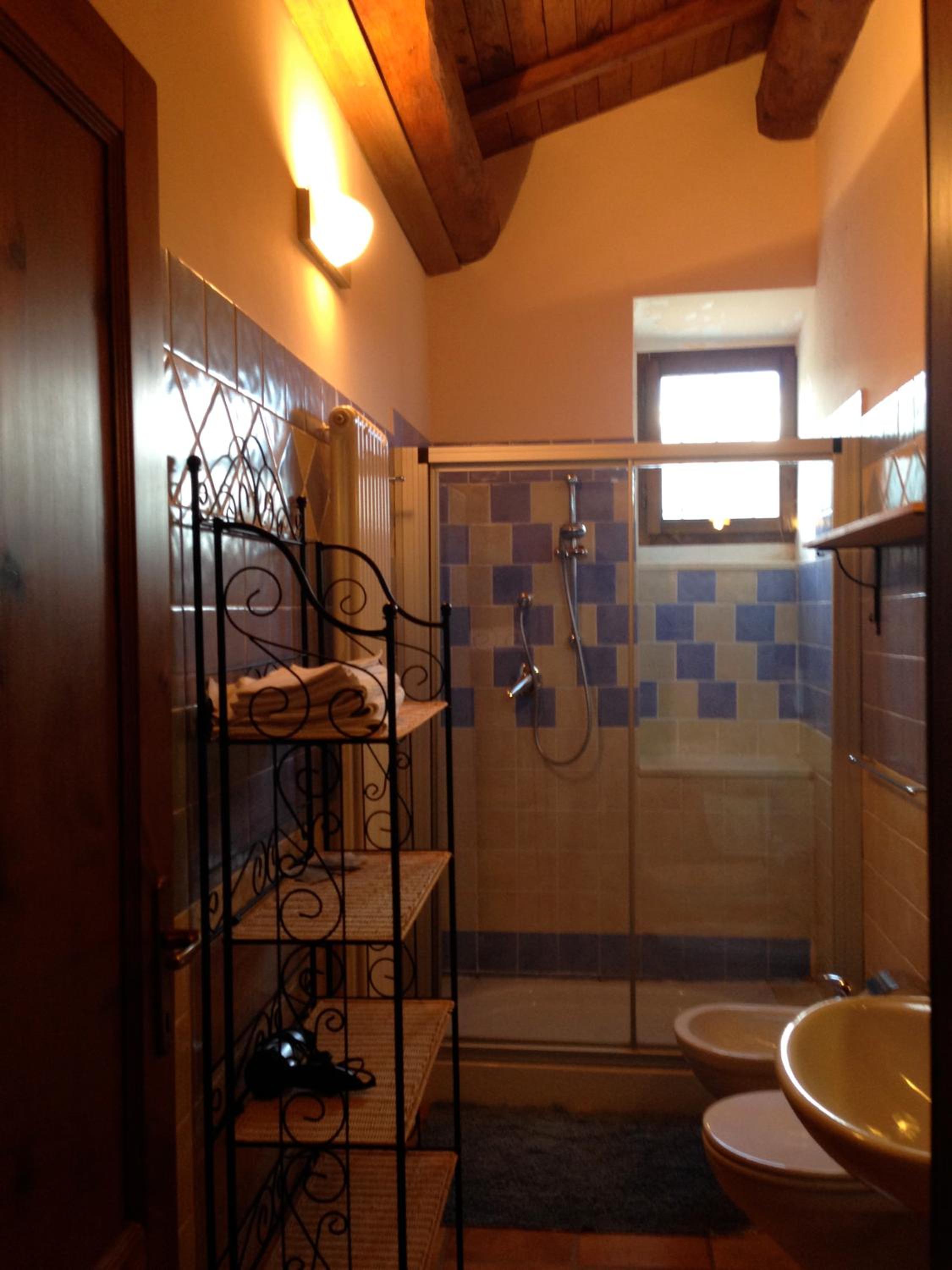 Quadruple Room - Photo 11