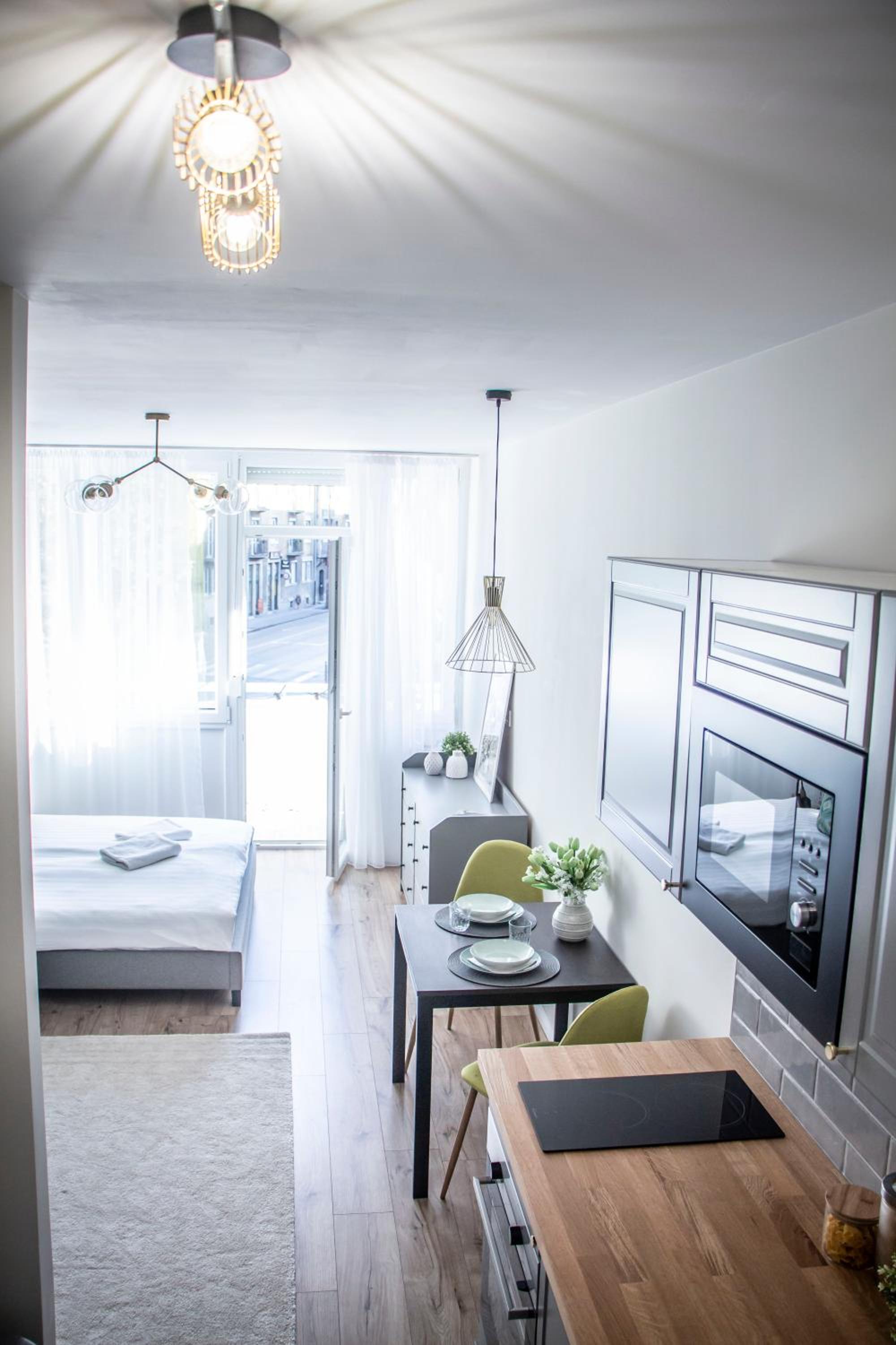 One-Bedroom Apartment - Photo 2