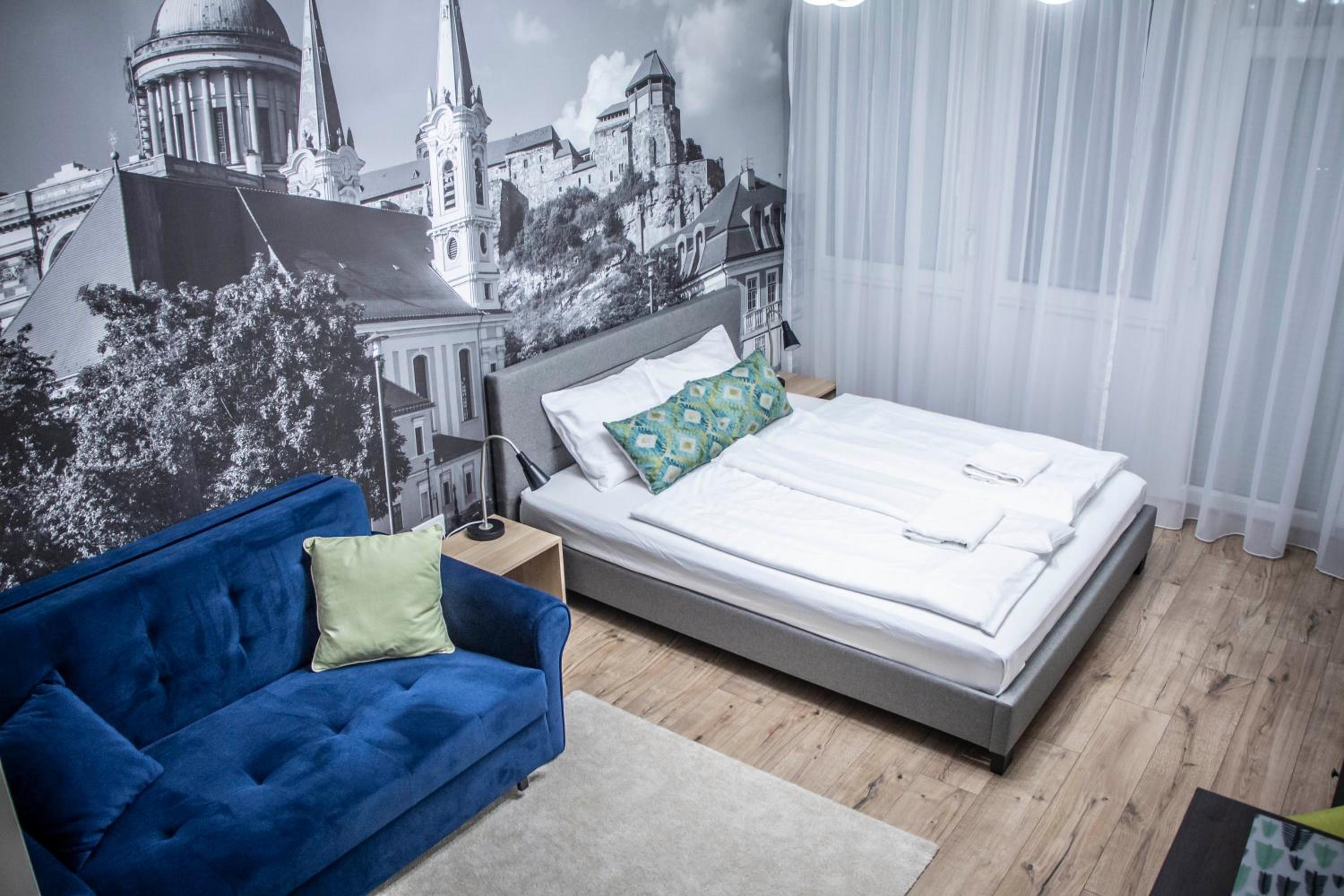 One-Bedroom Apartment - Photo 20