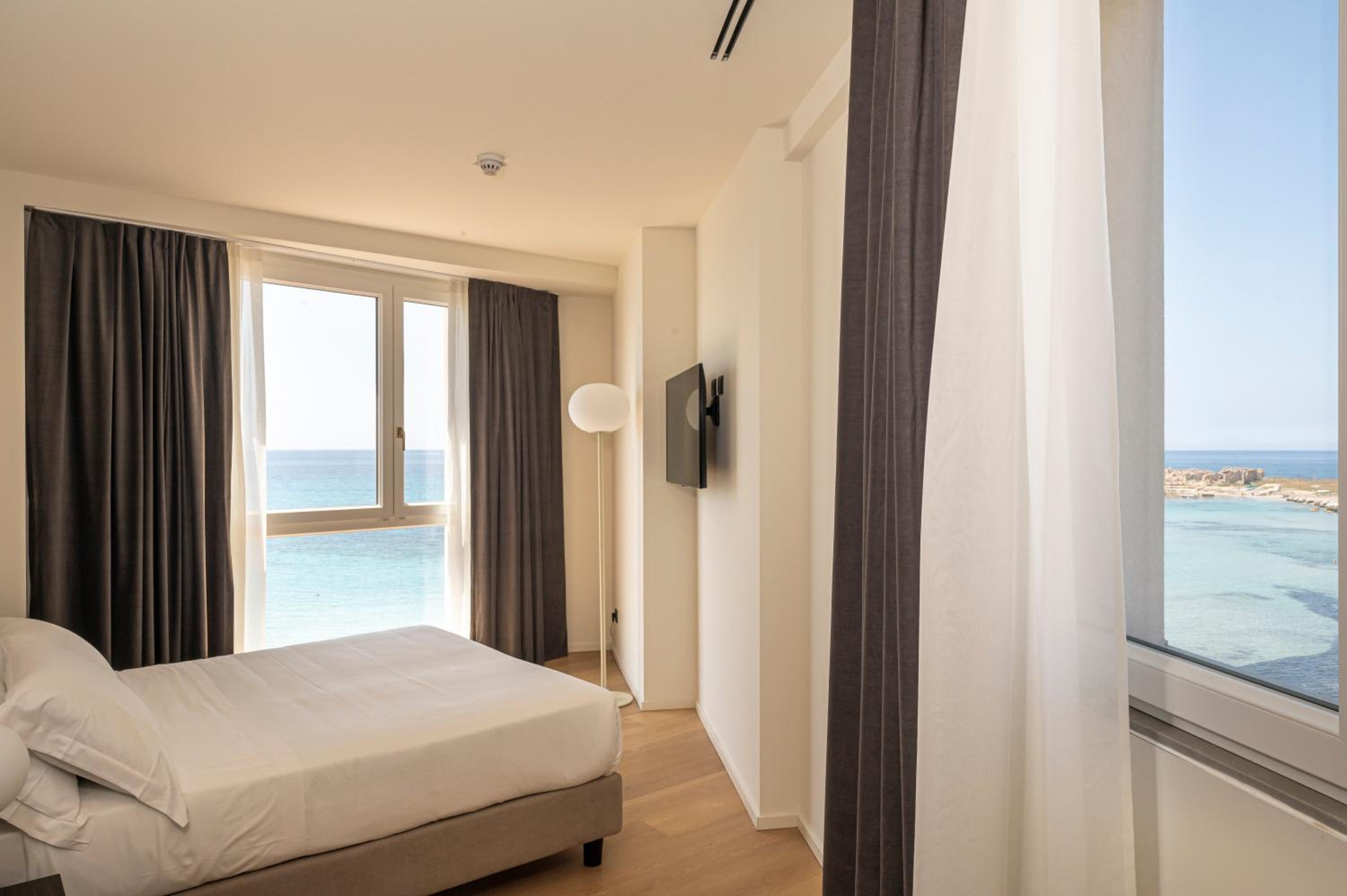 Double or Twin Room with Sea View - Photo 2