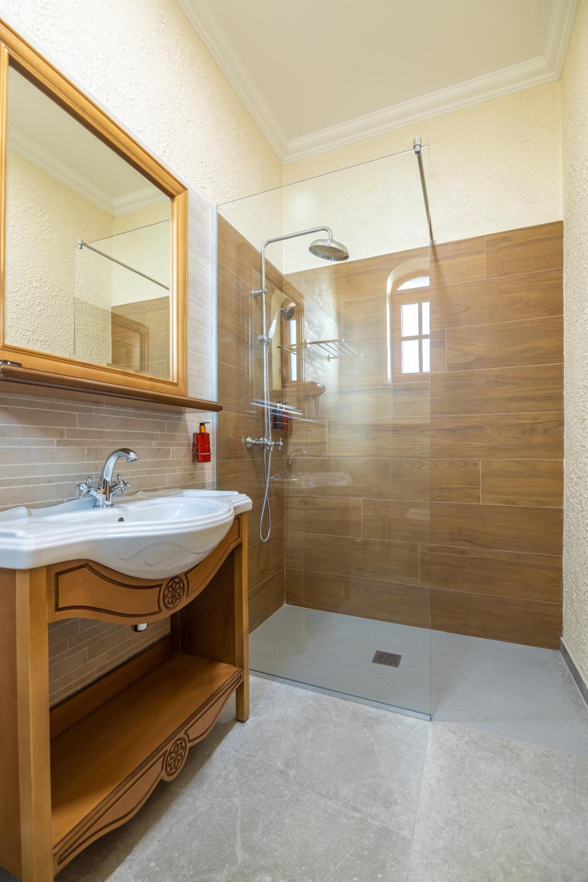 Deluxe Double or Twin Room - Photo 2