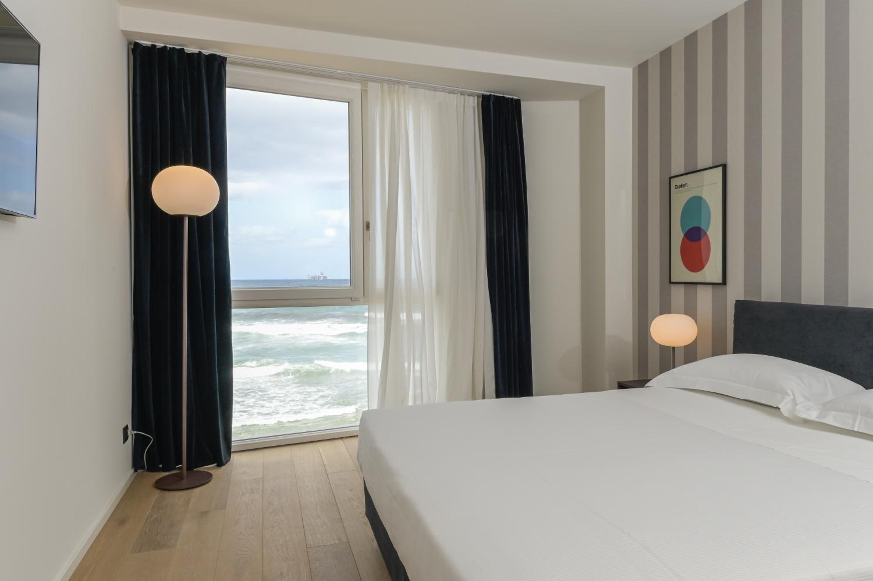 Double or Twin Room with Sea View - Photo 1