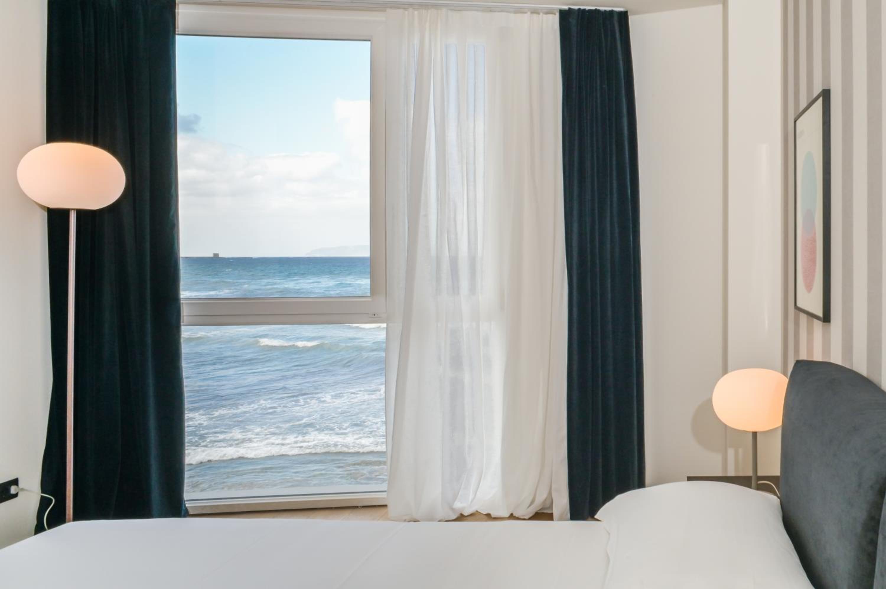 Double or Twin Room with Sea View - Photo 3