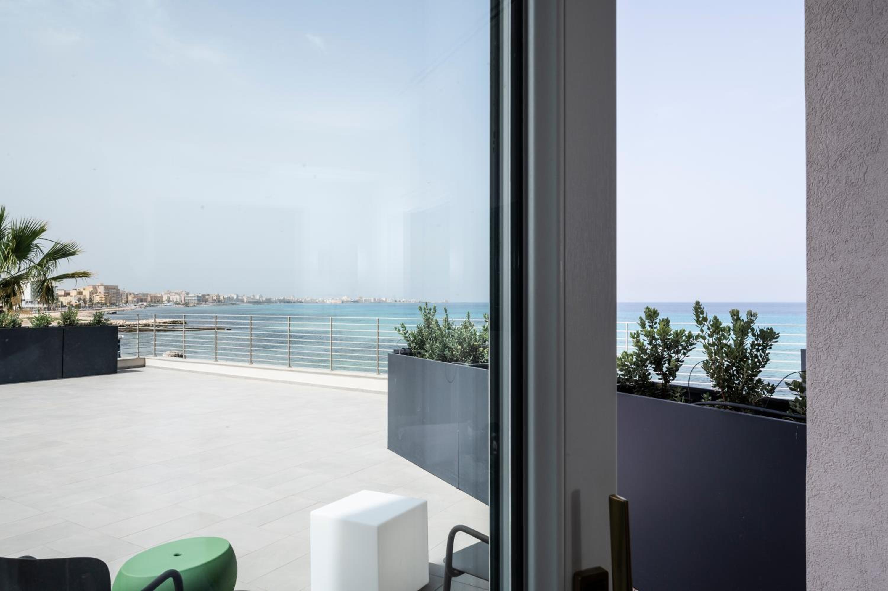 Double or Twin Room with Terrace - Photo 5