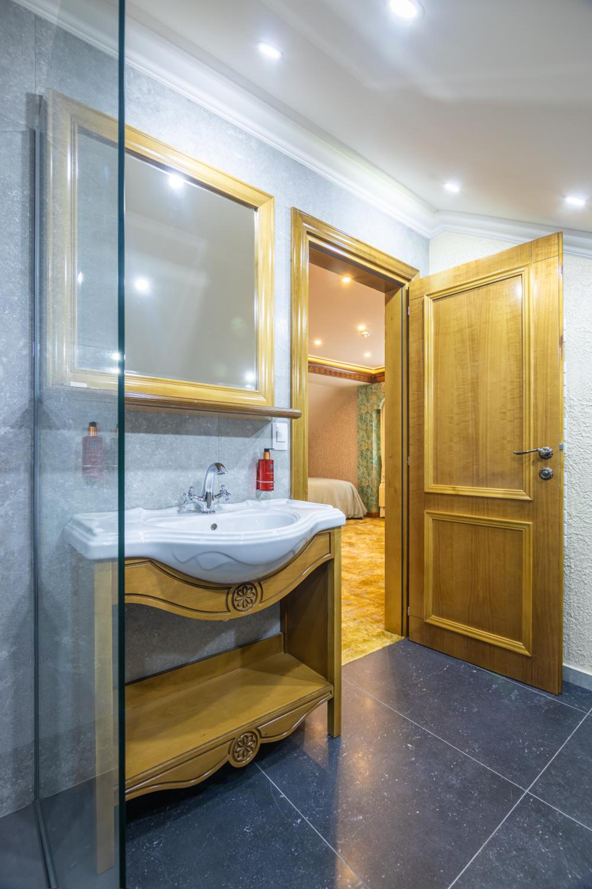 Deluxe Double Room with Extra Bed - Photo 3