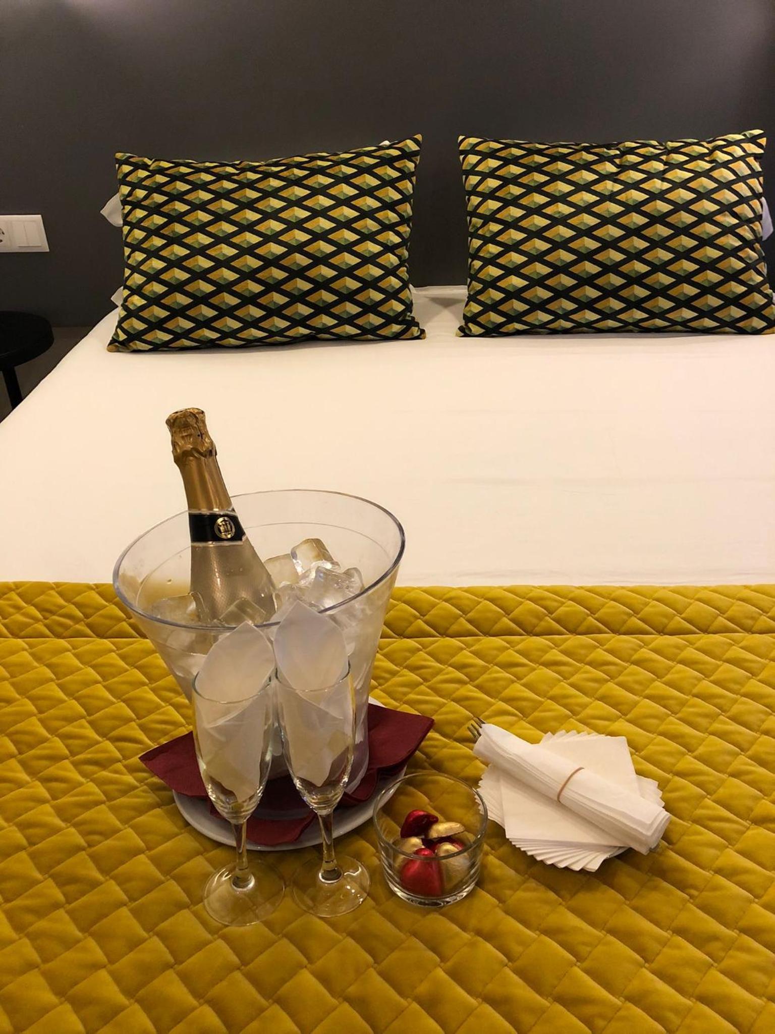 Double room with Hot Tub Romantic Package - Photo 1